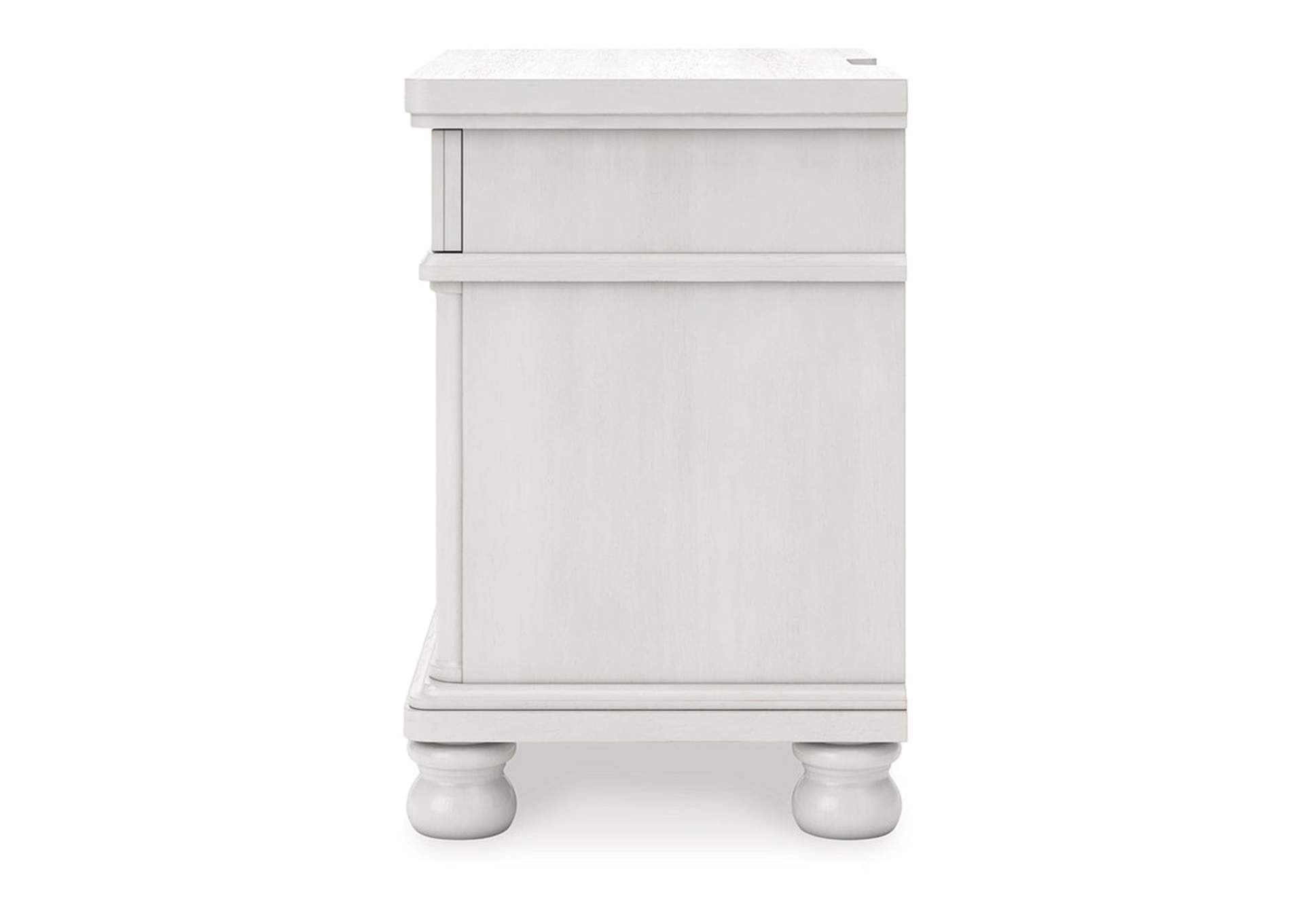 Chadworth California King Poster Bed, Dresser, Mirror and Nightstand image 10