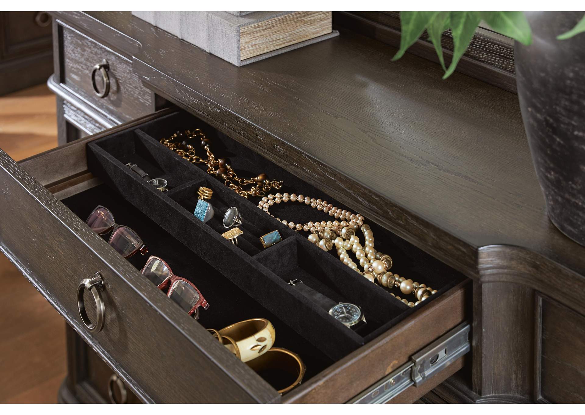 Wickenger Dresser image 6