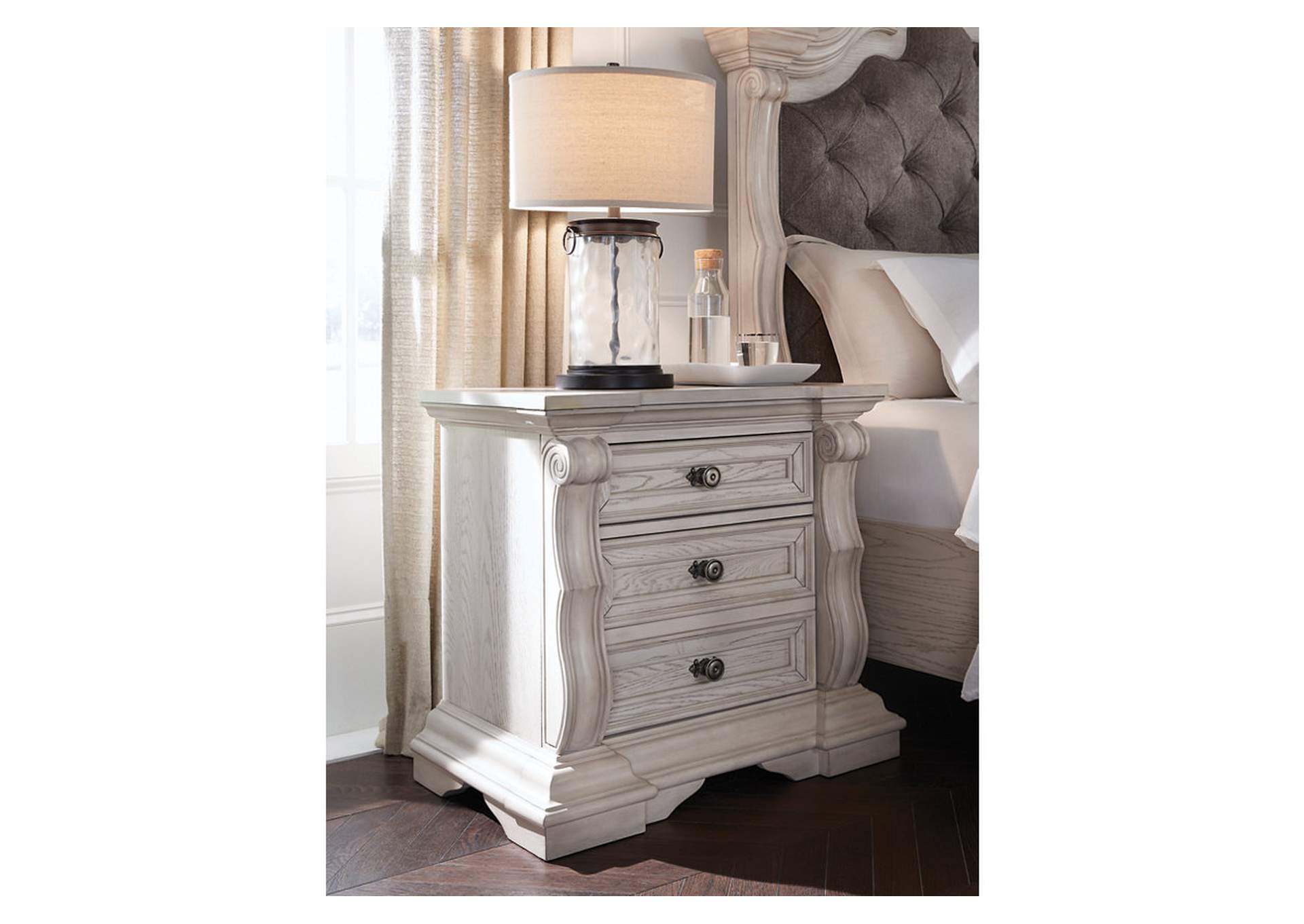 Bruchandi Nightstand image 2