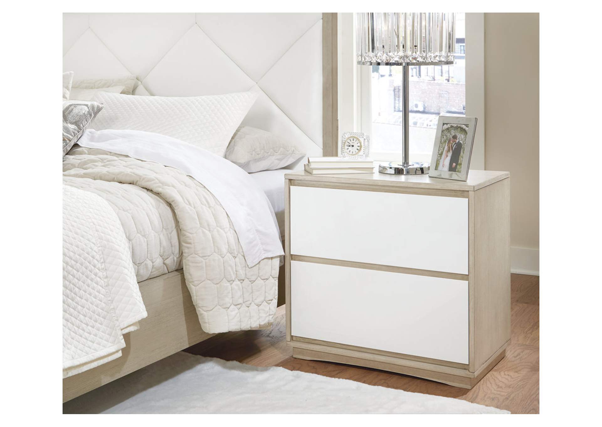 Wendora Queen Upholstered Bed with Mirrored Dresser, Chest and 2 Nightstands