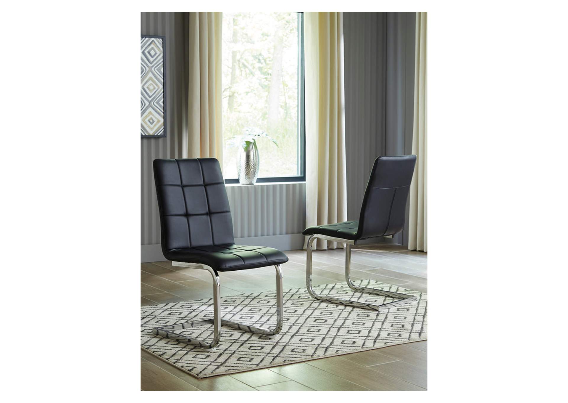 Madanere Dining Chair (Set of 4)