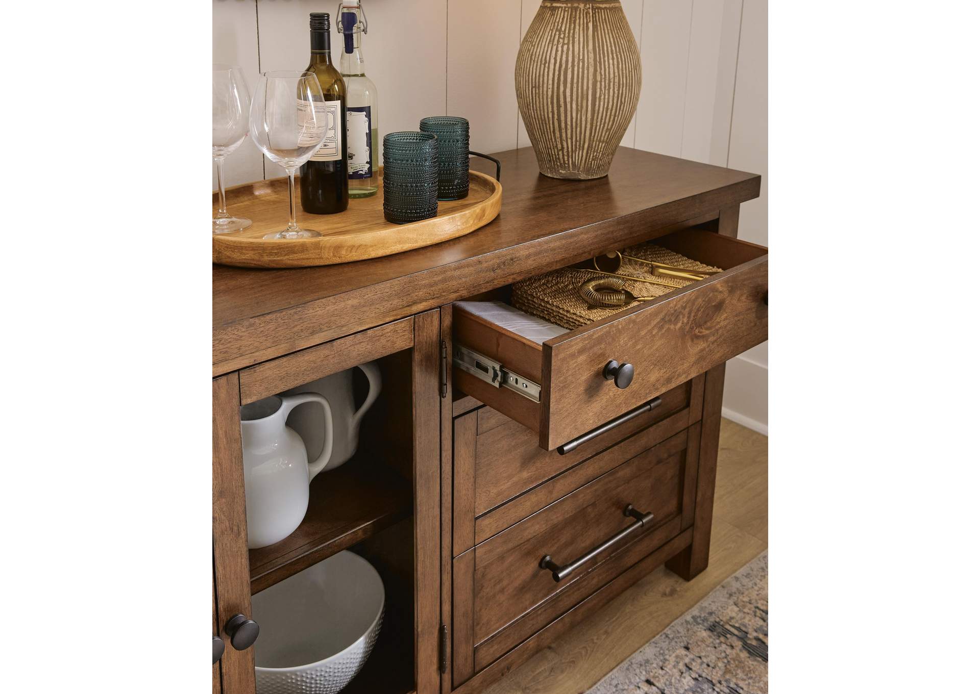 Kristiland Dining Server image 5