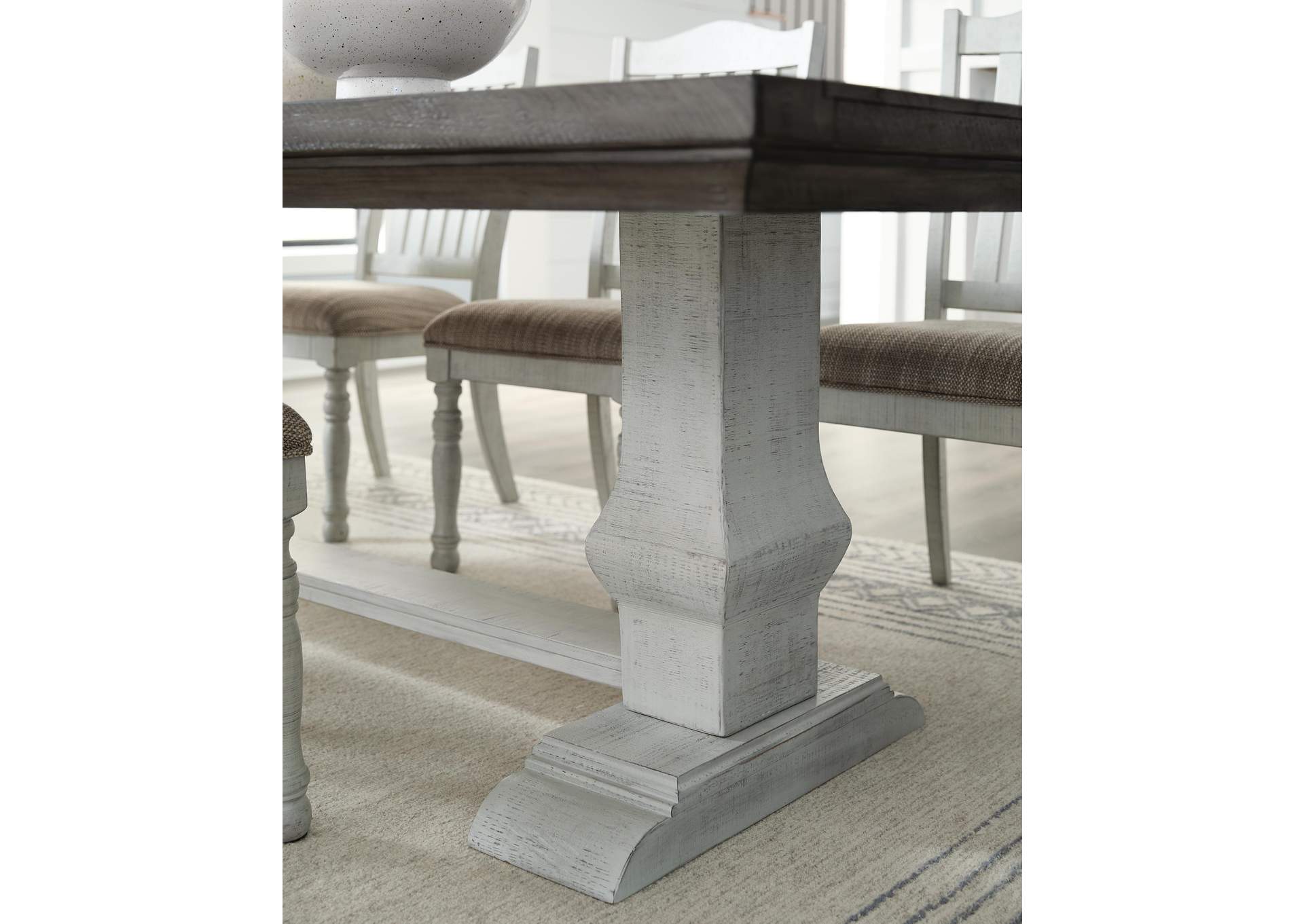 Havalance Dining Table and 6 Chairs image 4