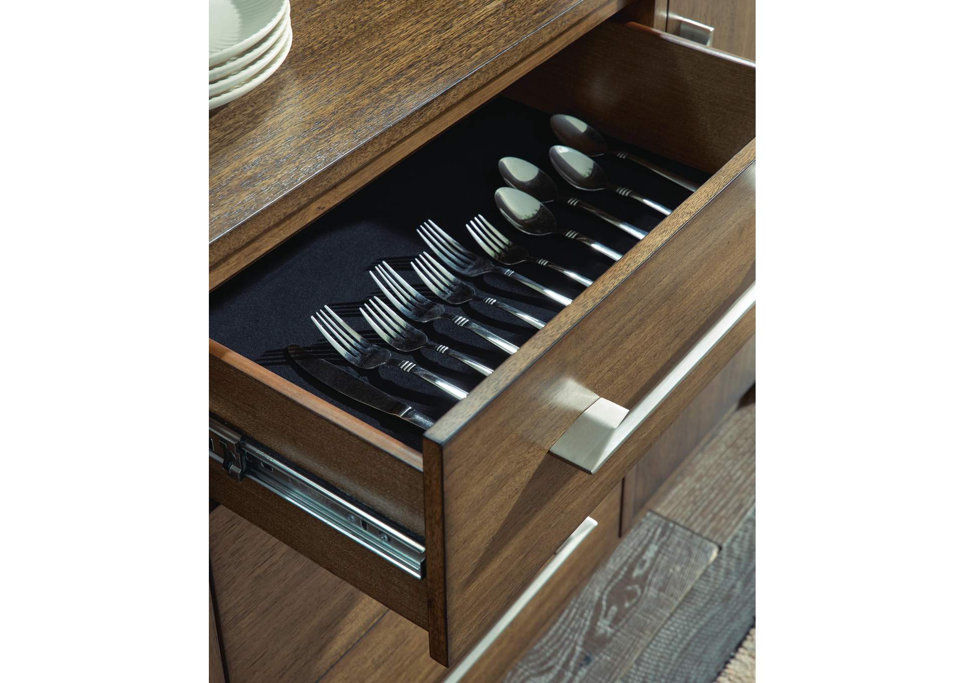 Marxmore Dining Server image 5