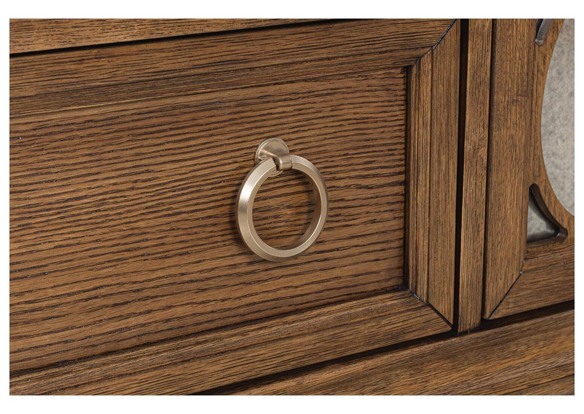 Jorlaina Dining Server image 5