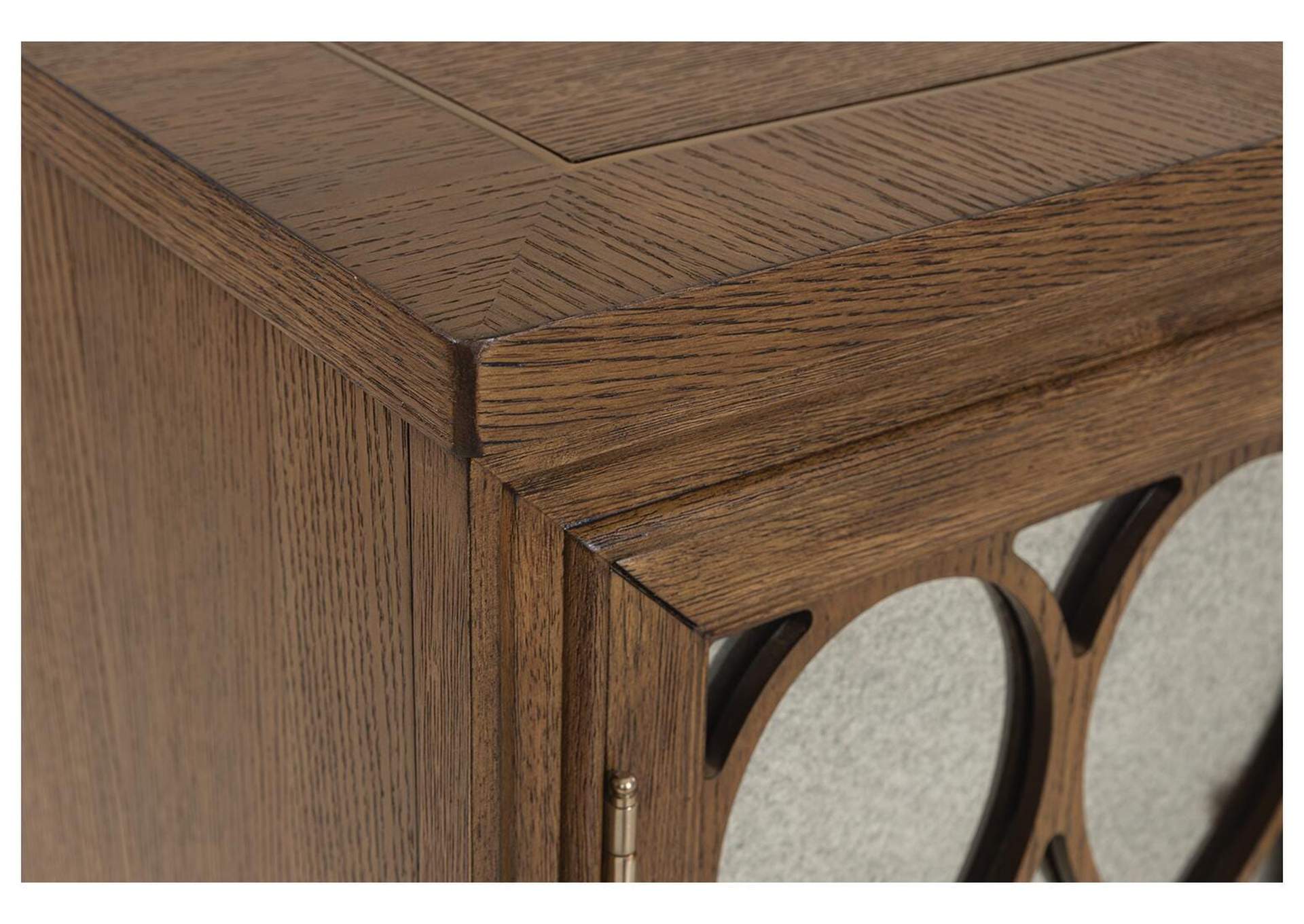 Jorlaina Dining Server image 8