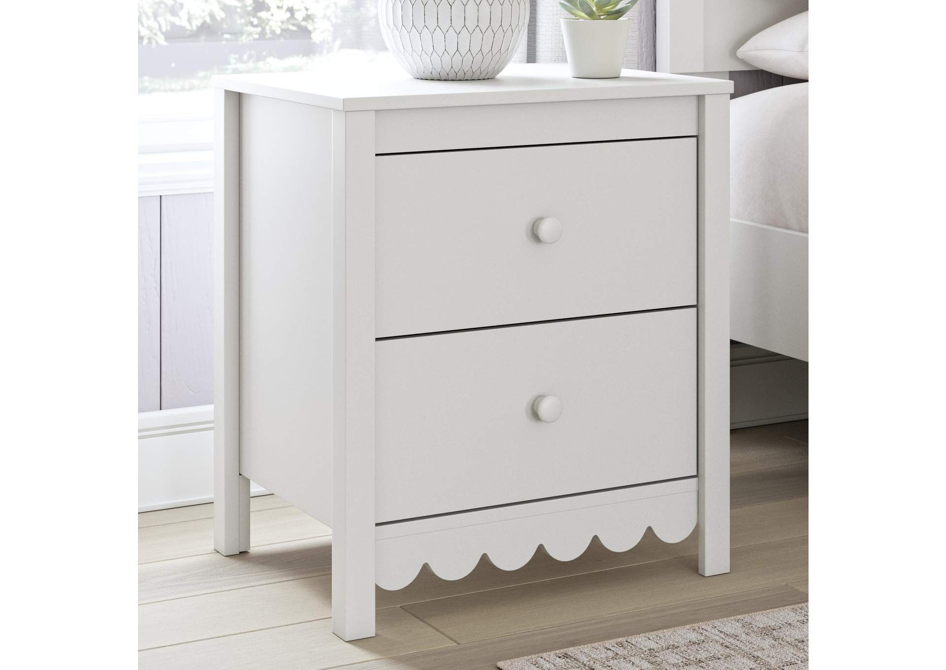 Hallityn Nightstand image 4