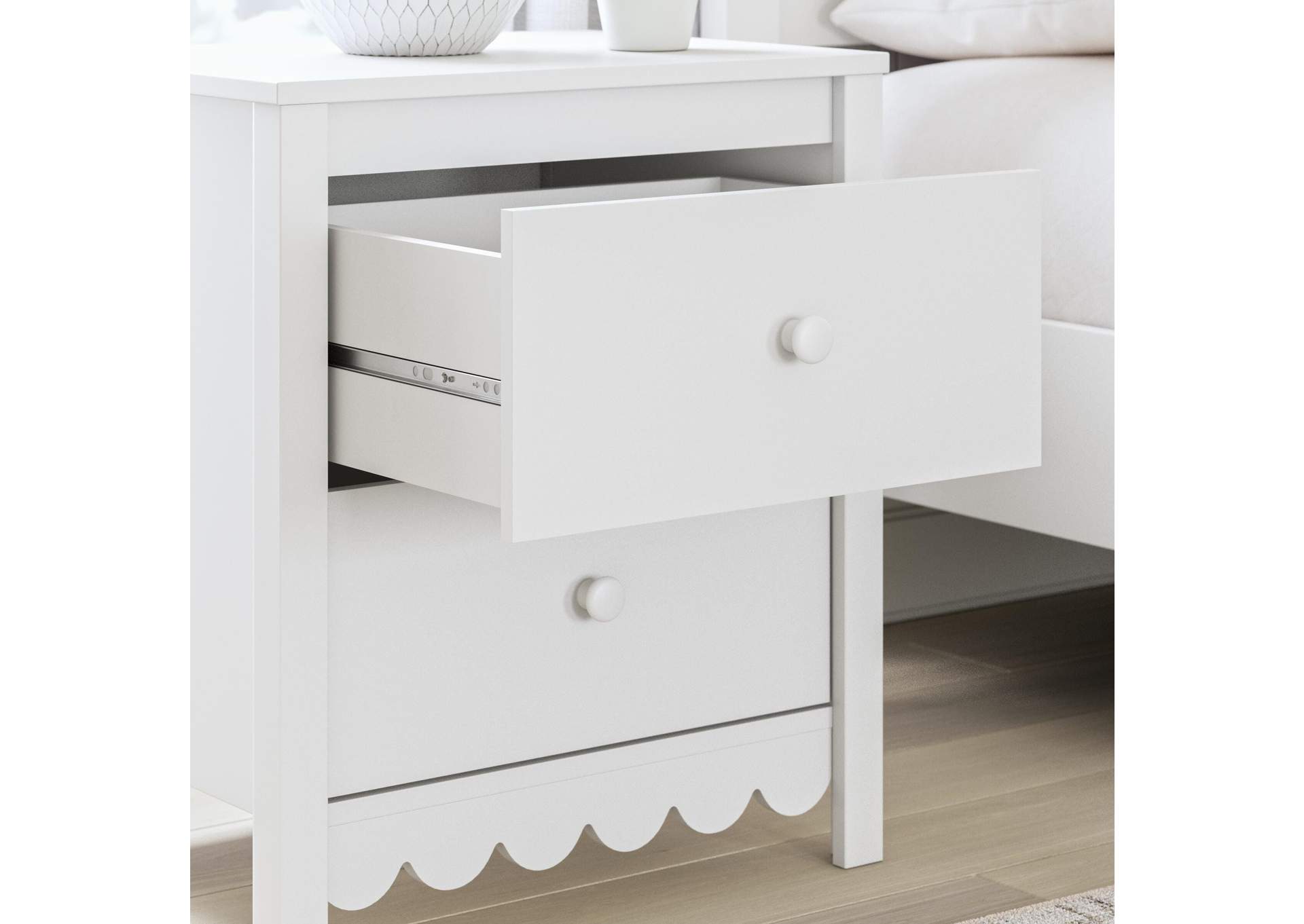 Hallityn Nightstand image 4