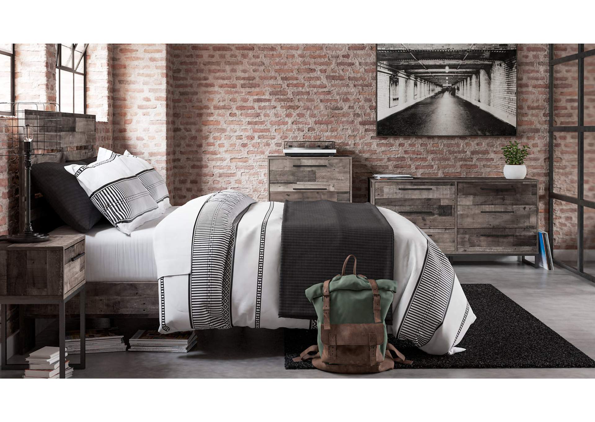 Neilsville Queen Panel Platform Bed image 13