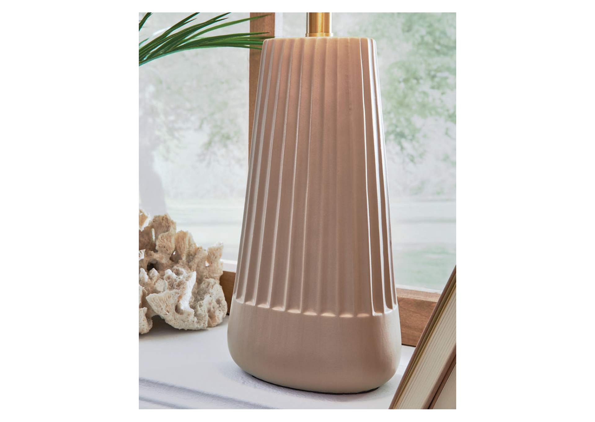 Dellner Table Lamp image 3