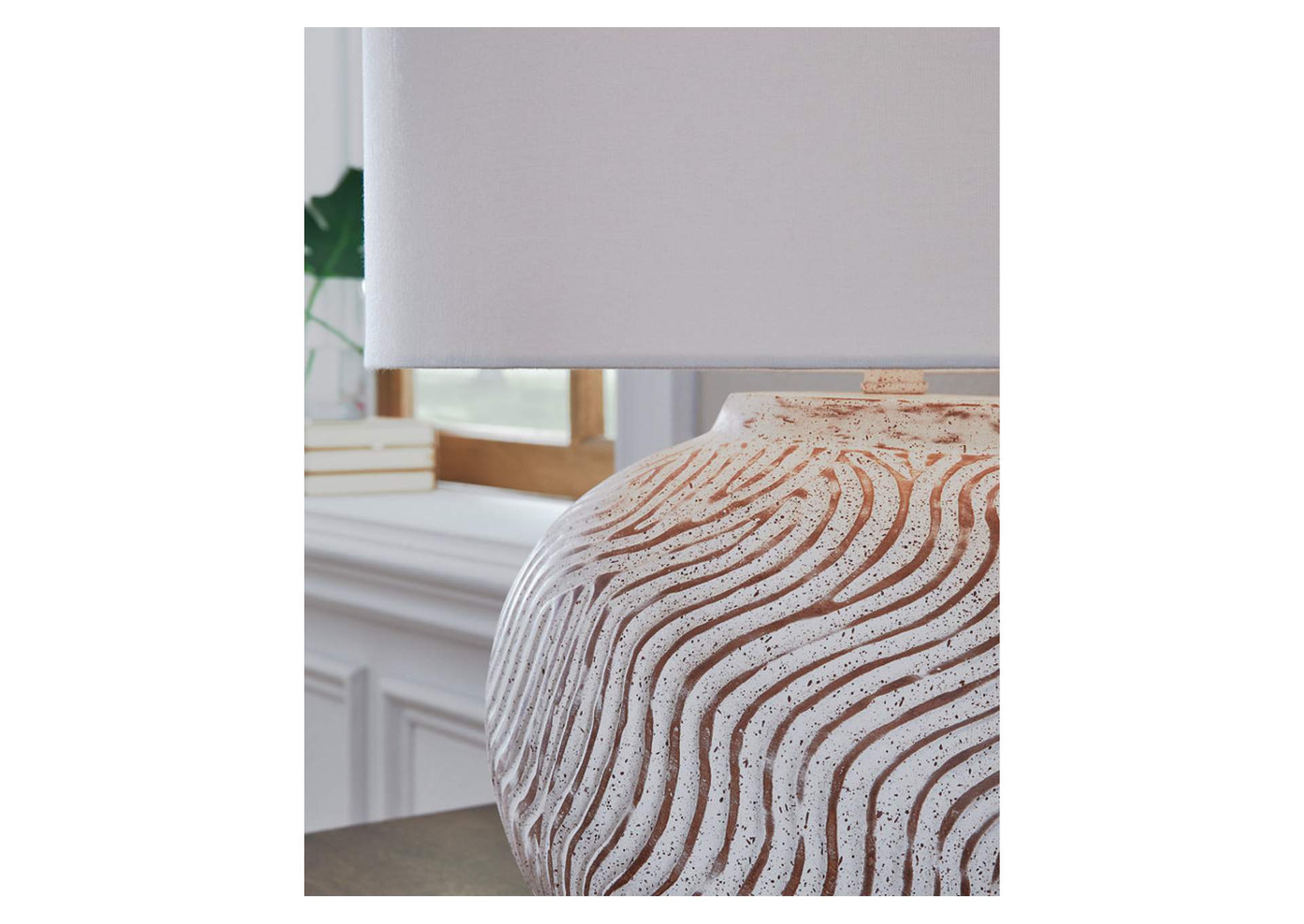 Vien Table Lamp image 3