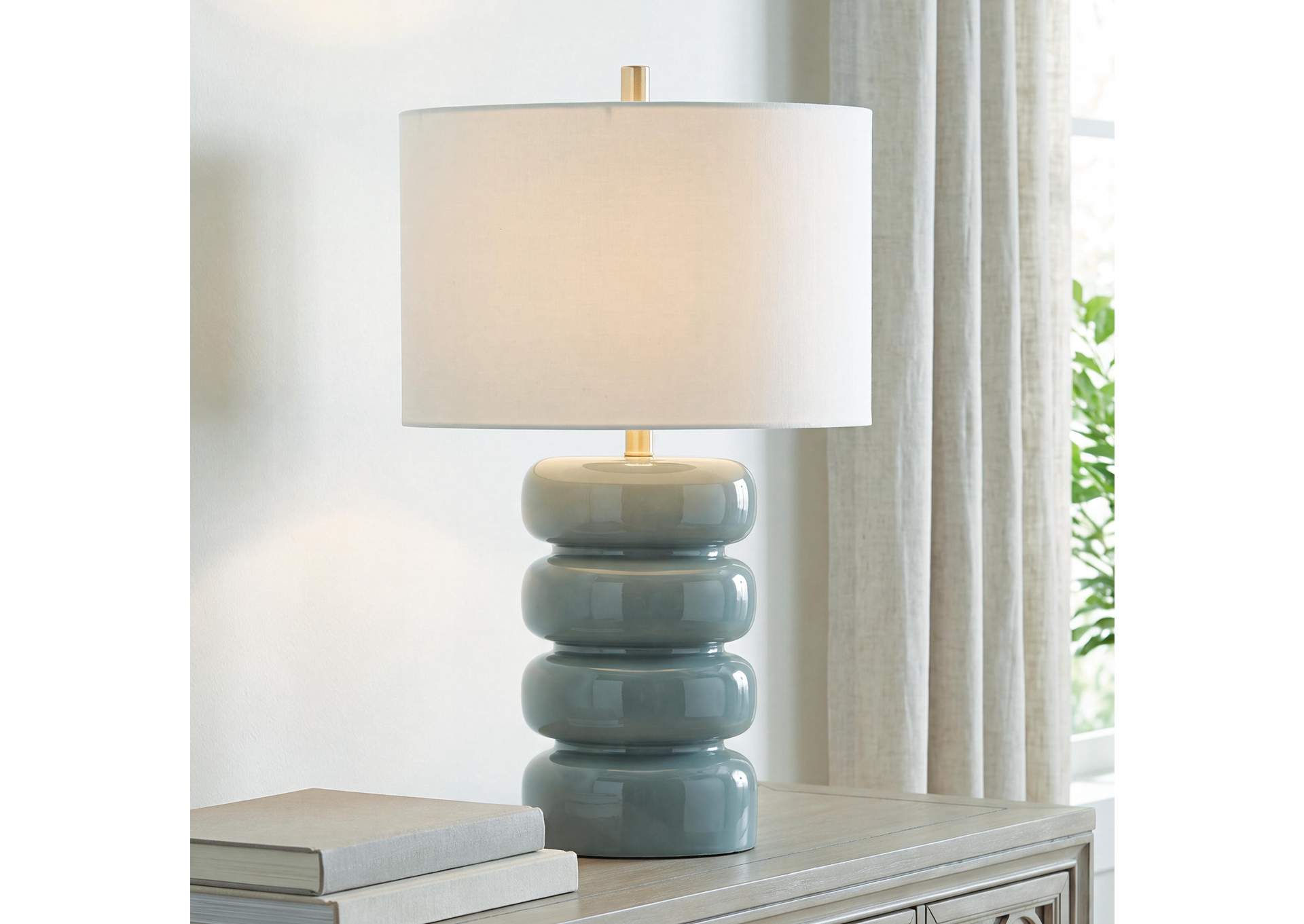 Clayard Table Lamp image 3