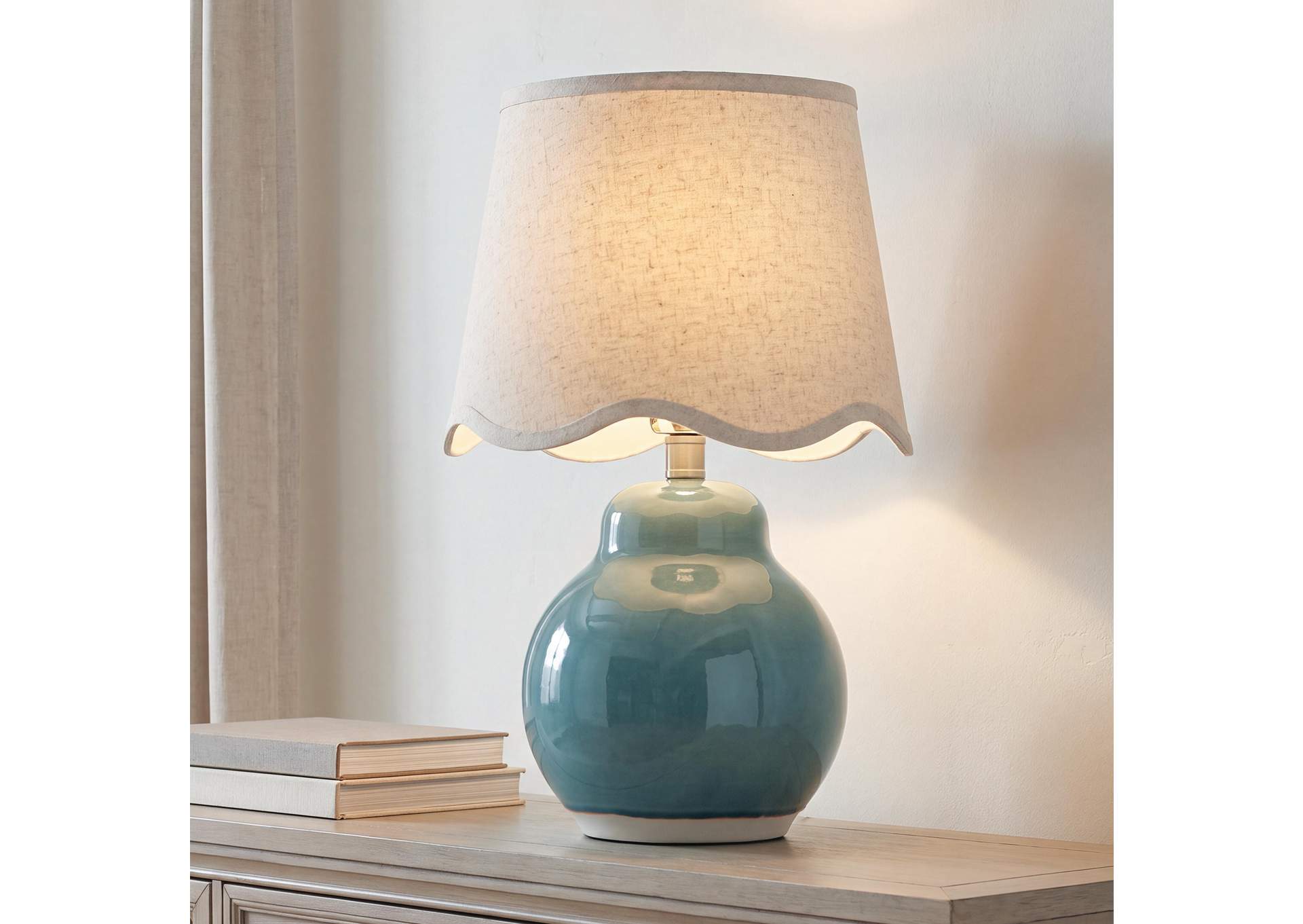 Byronburg Table Lamp image 3