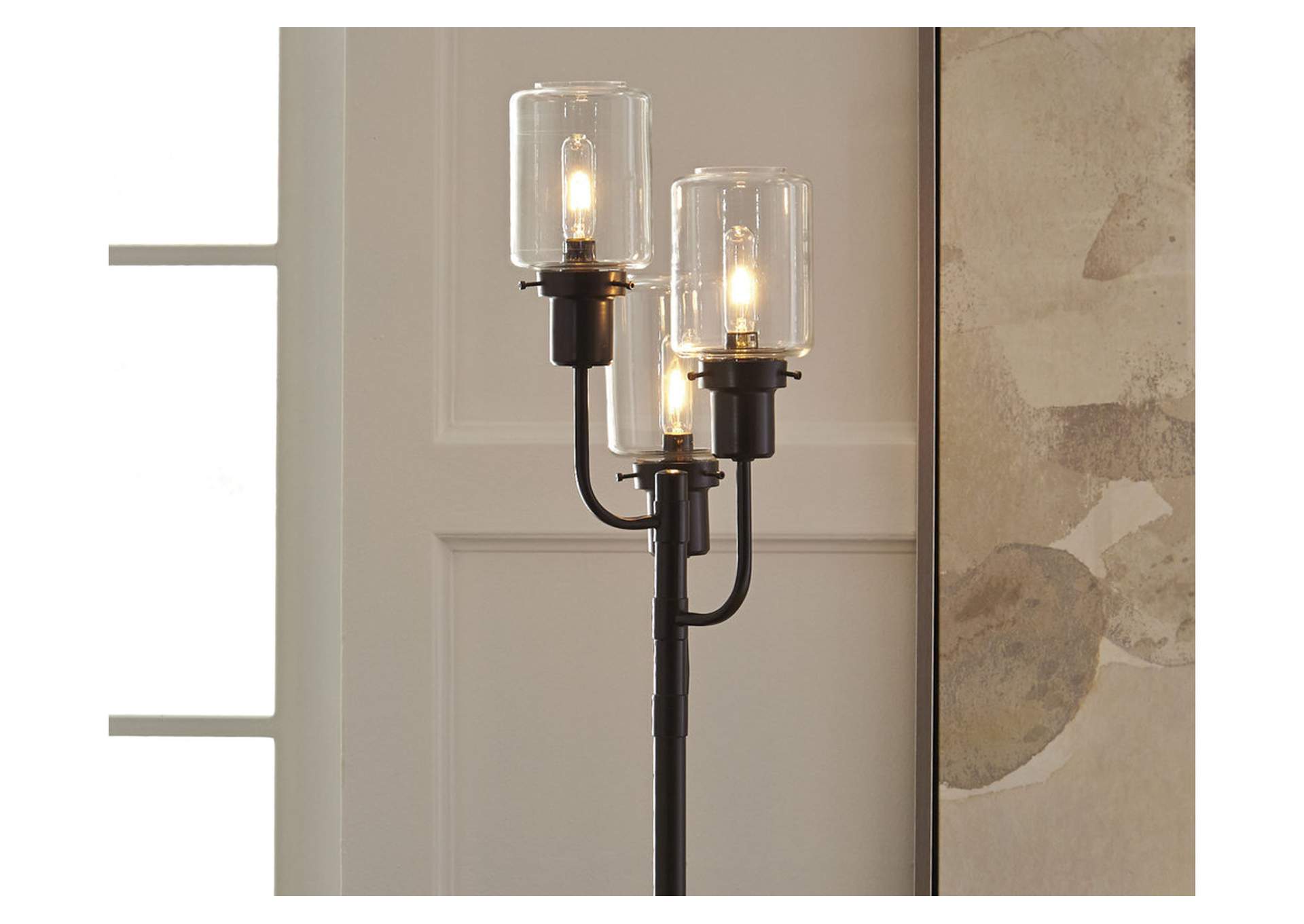 Jaak Floor Lamp image 4