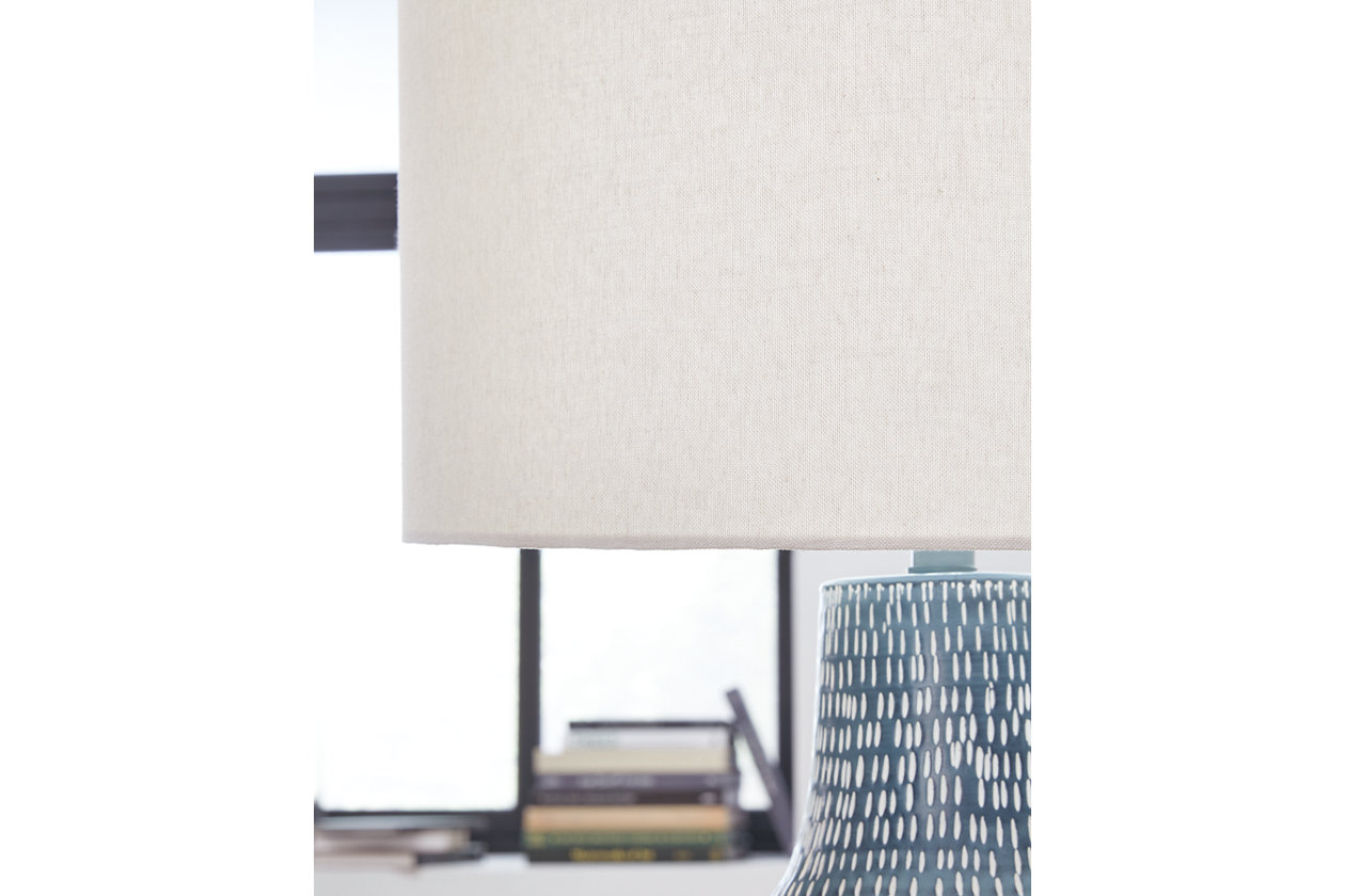 Schylarmont Table Lamp
