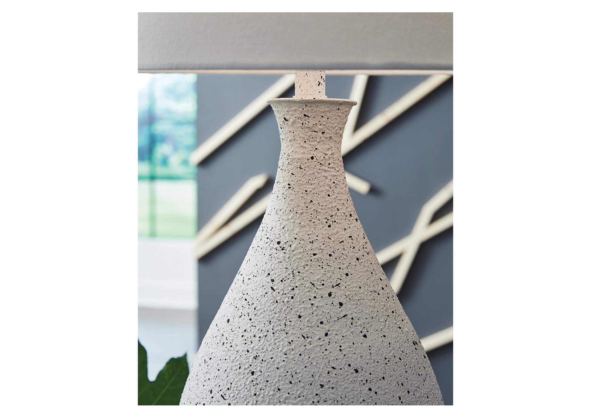 Wyattford Table Lamp image 3