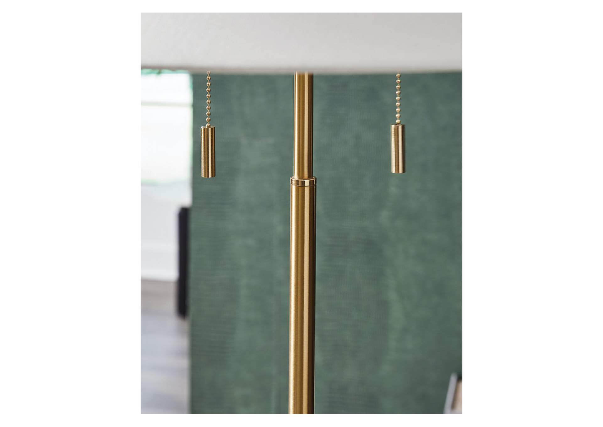 Haigwood Floor Lamp image 3