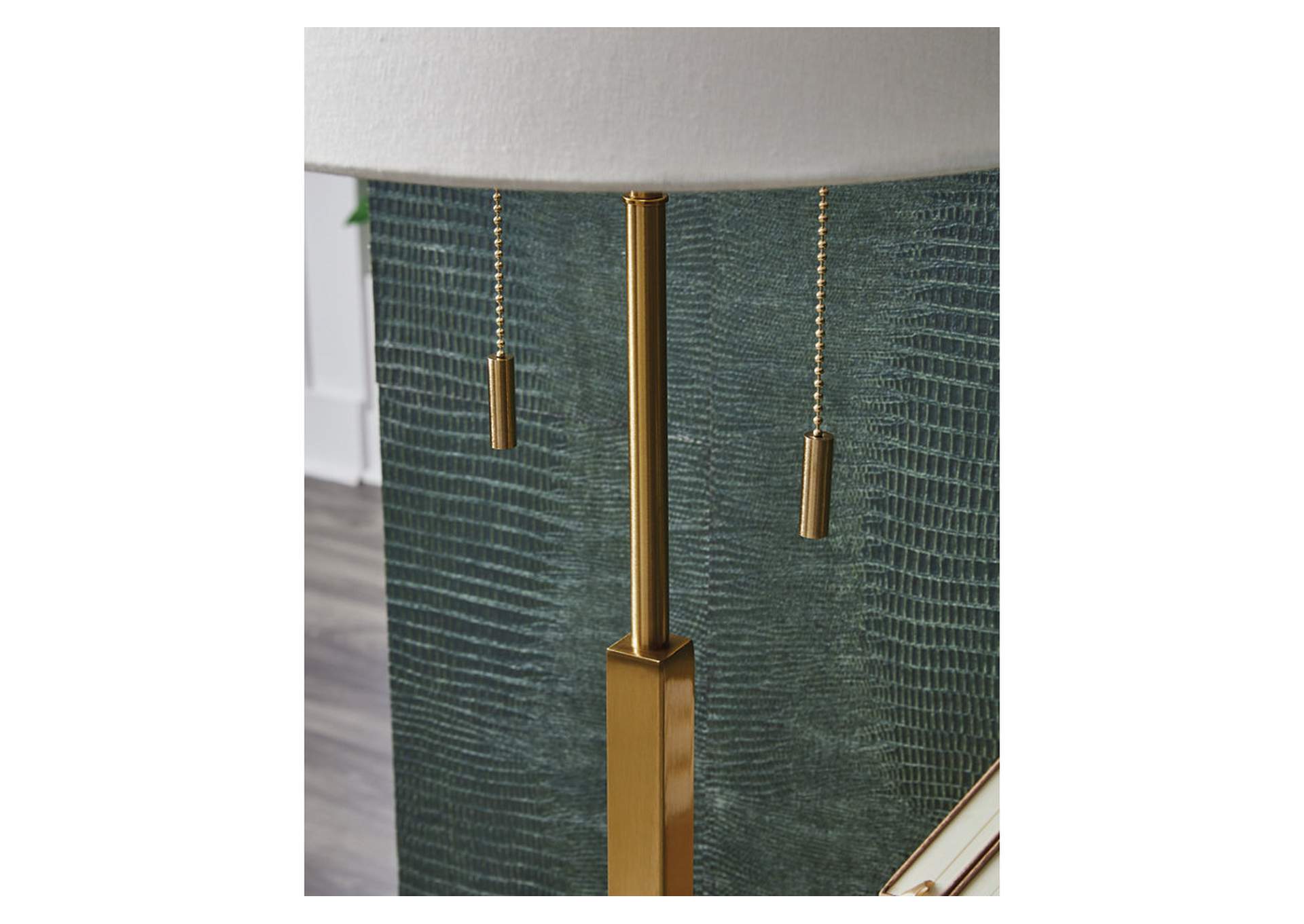Haigwood Table Lamp image 3