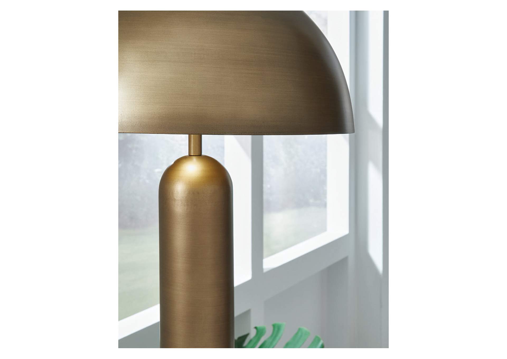 Wendfield Floor Lamp image 3
