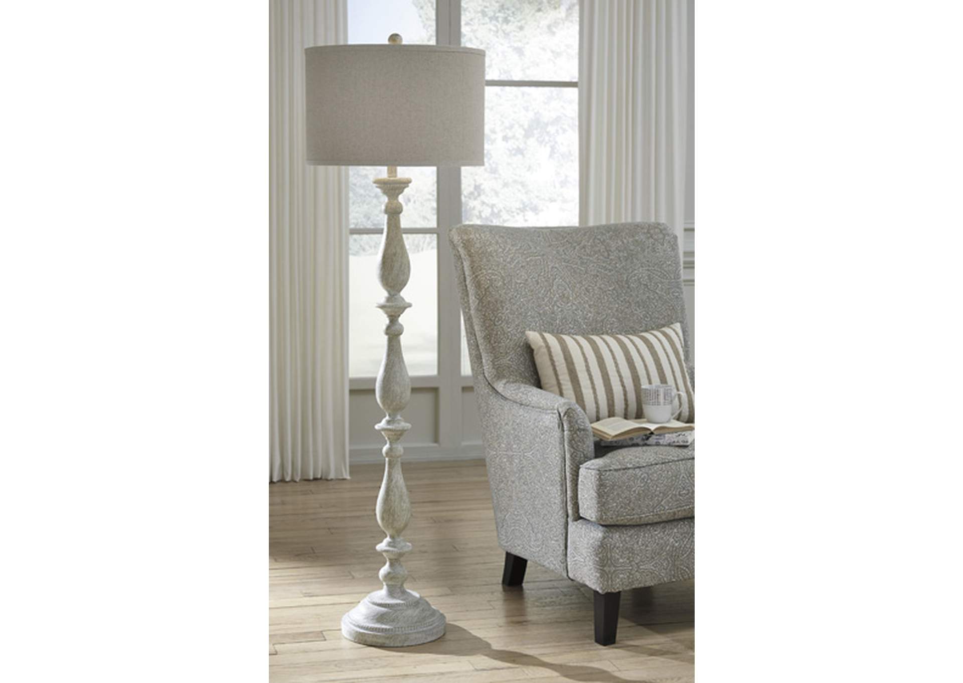 Bernadate Floor Lamp image 6