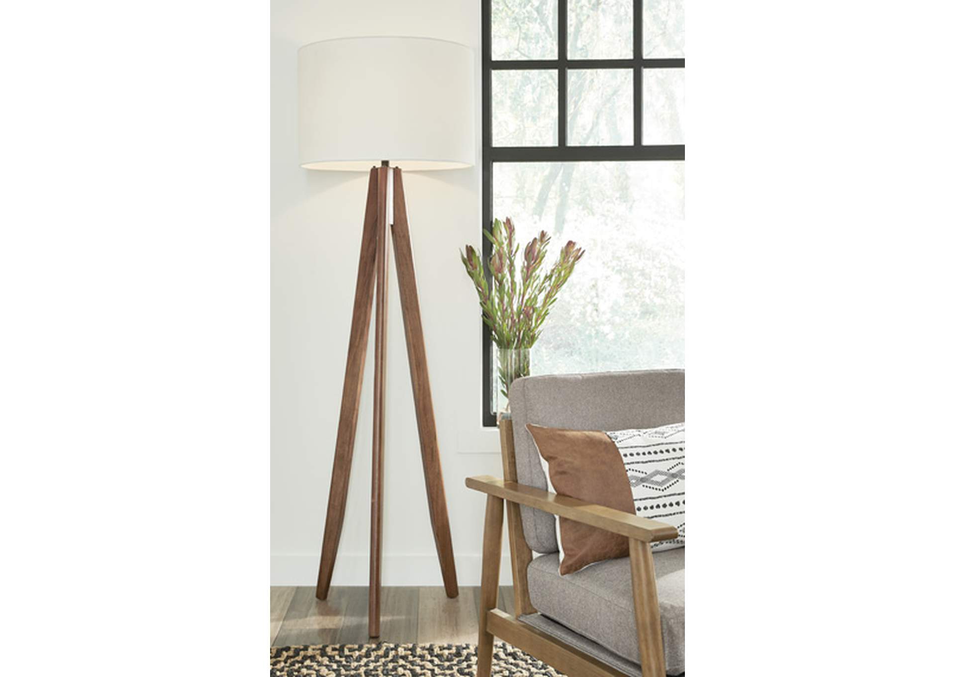 Dallson Floor Lamp image 5