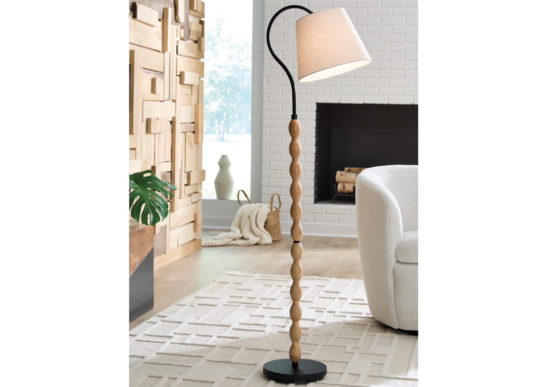 Corinwell Floor Lamp image 4