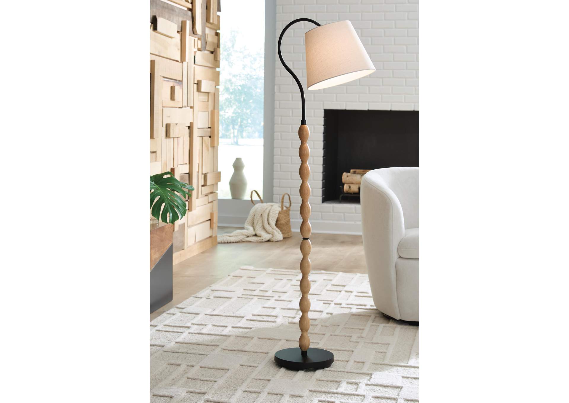 Corinwell Floor Lamp image 5