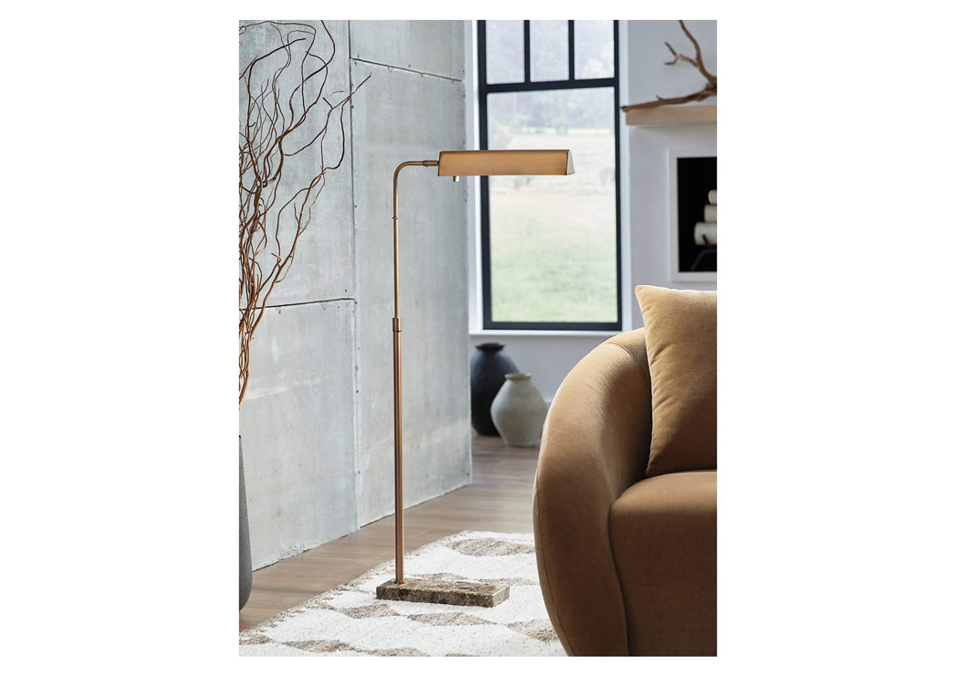 Yafe Floor Lamp image 2