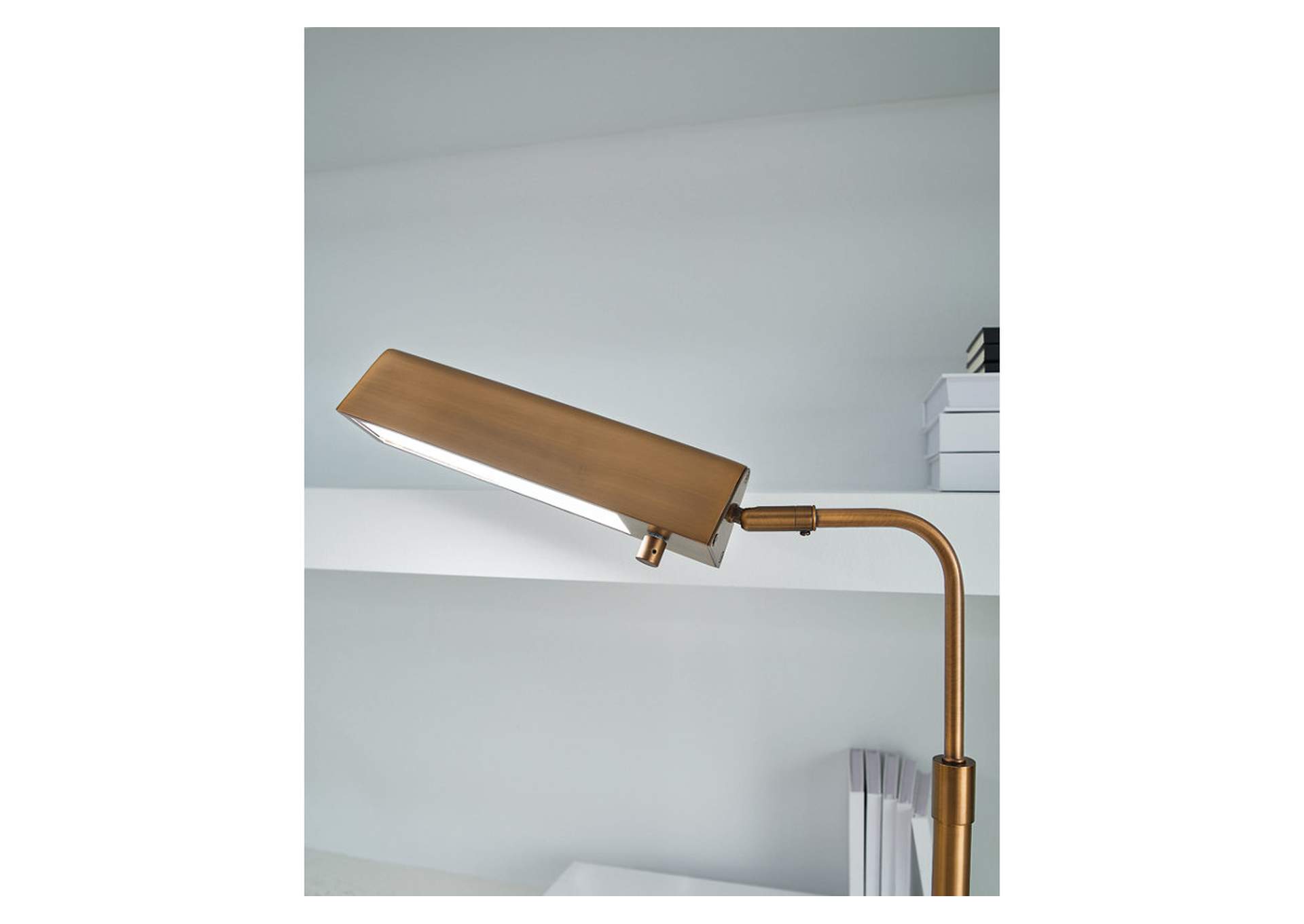 Yafe Desk Lamp image 4