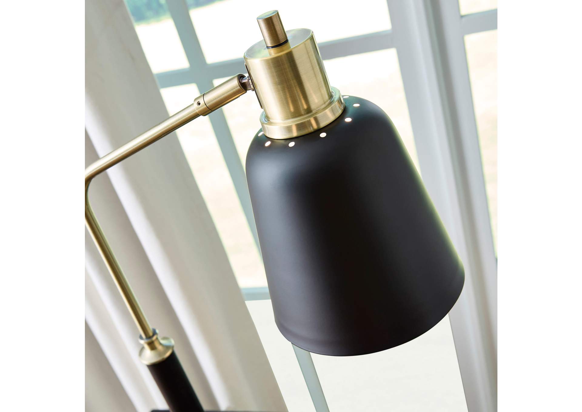 Clairwell Desk Lamp image 3
