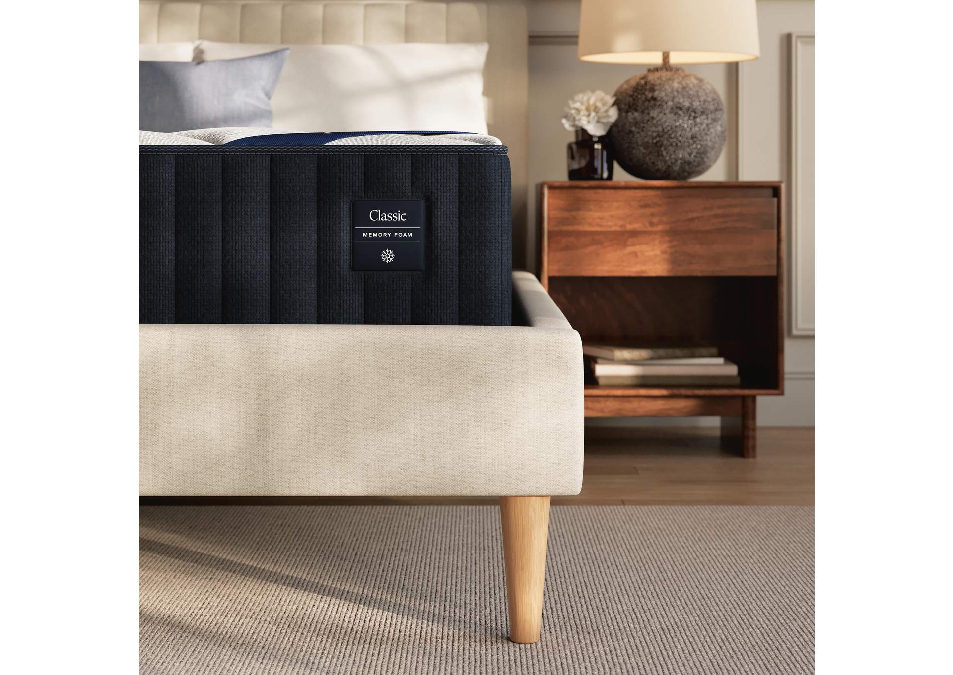 Dreamcloud Classic Memory Foam Queen Mattress image 10