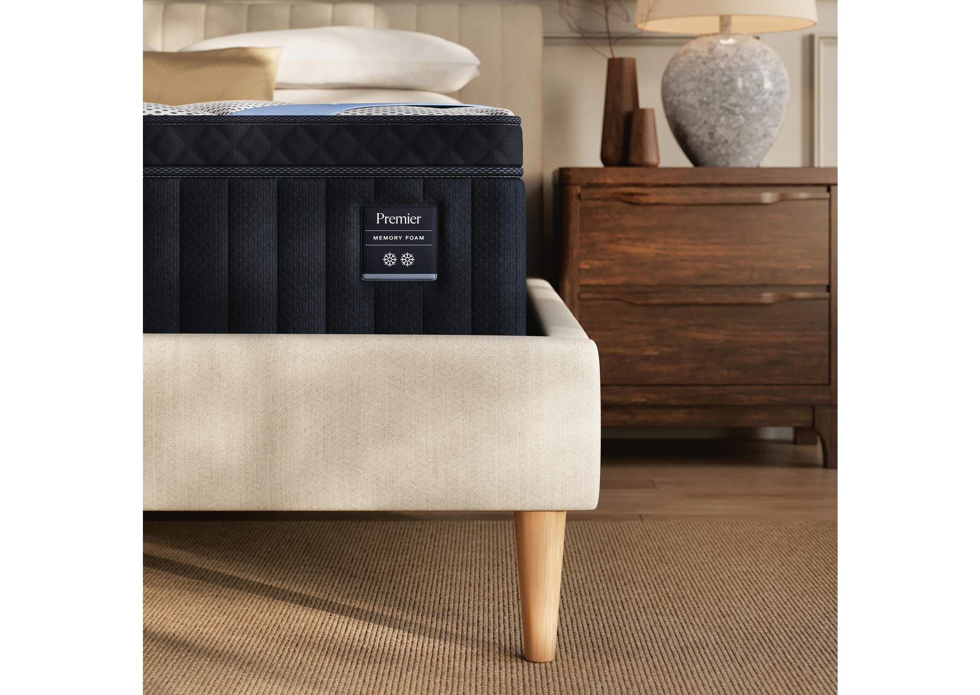Dreamcloud Premier Memory Foam Queen Mattress image 10