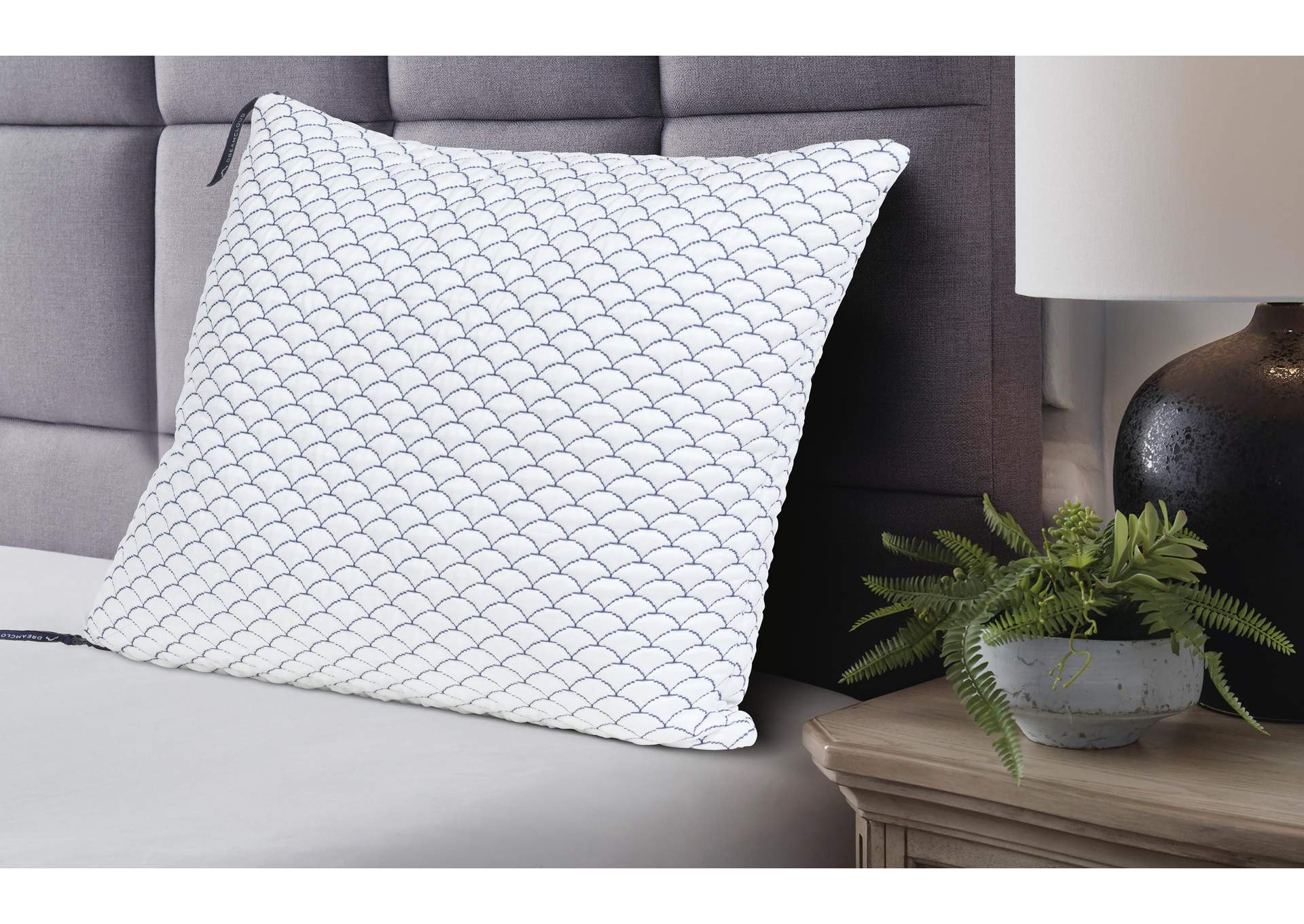DreamCloudTM Classic Pillow (Set of 4) image 2