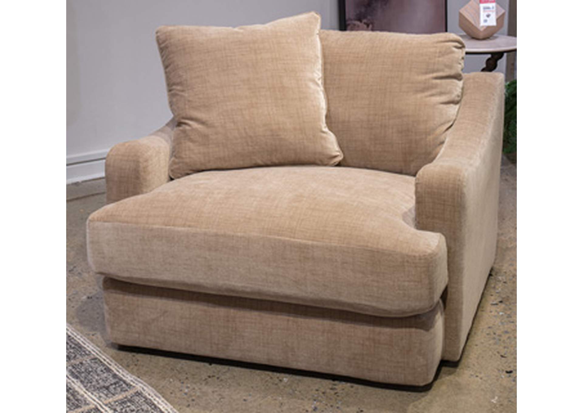 ChloeeAnne Oversized Chair image 1
