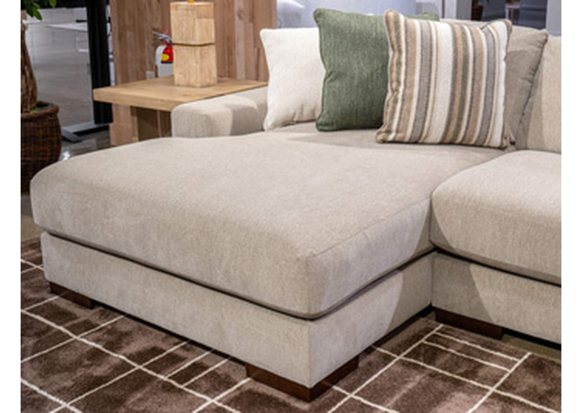 Linenhause 2-Piece Sectional with Chaise image 1