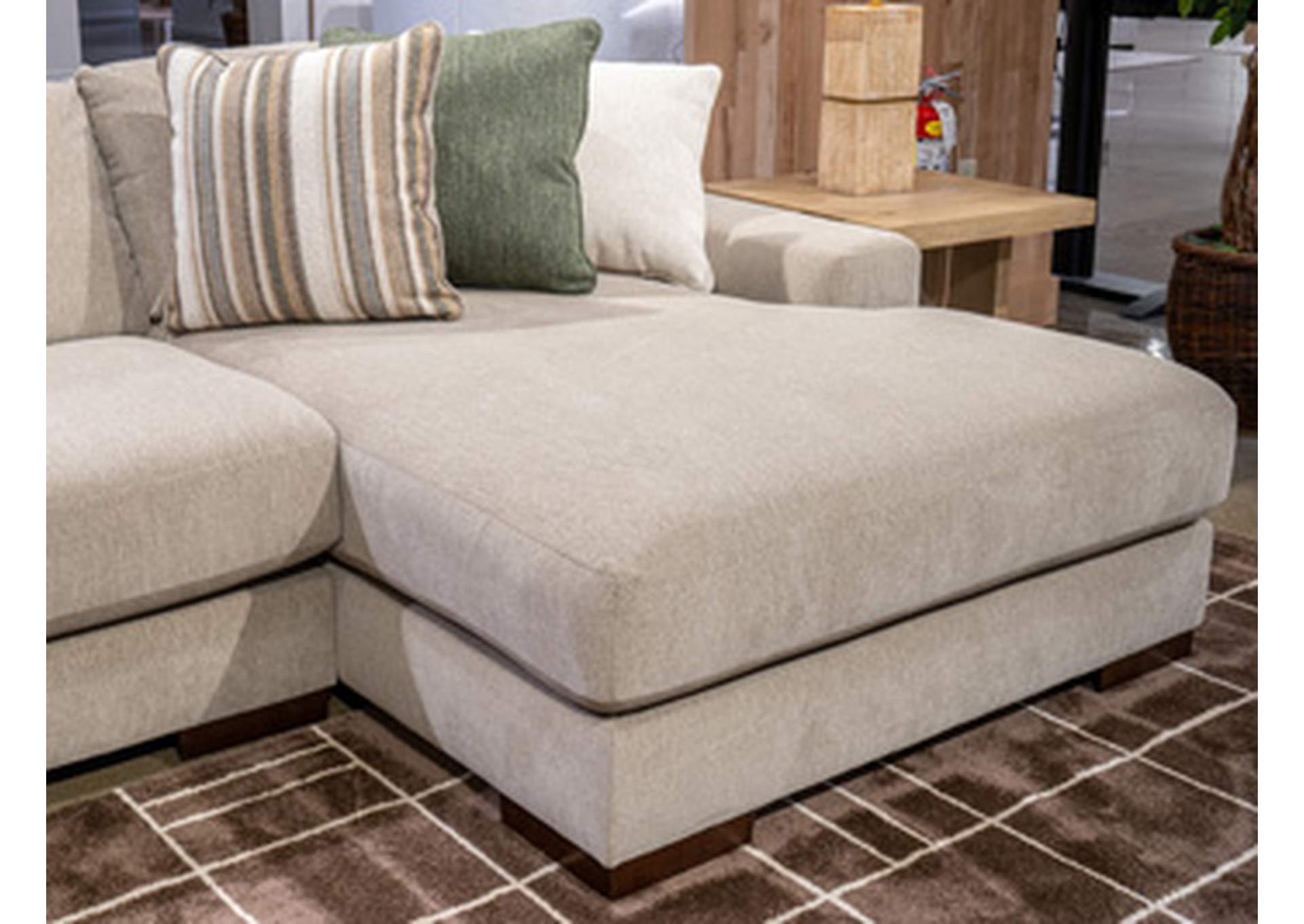 Linenhause 4-Piece Sectional with Chaise image 1