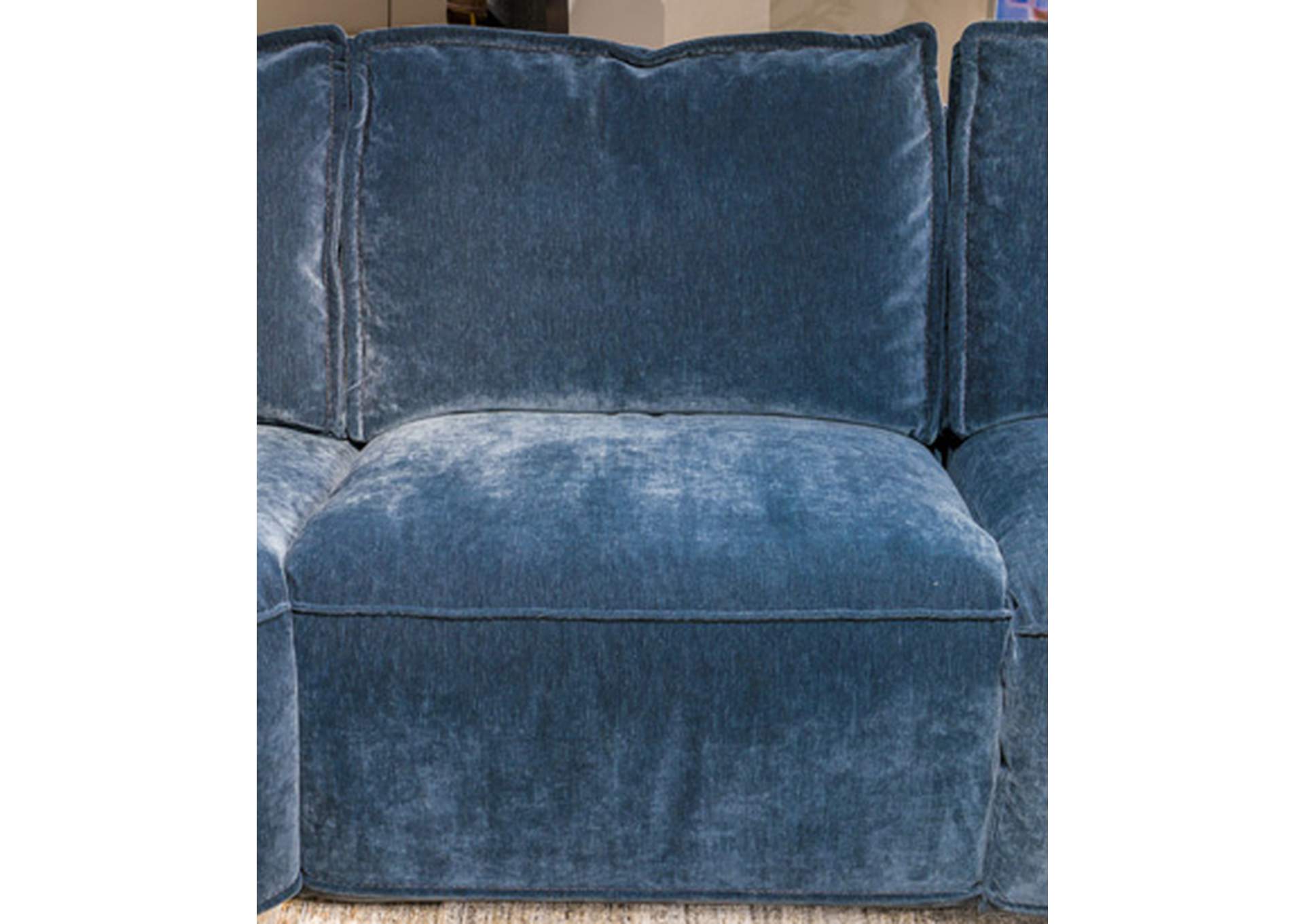Renlee 5-Piece Power Reclining Sectional image 1