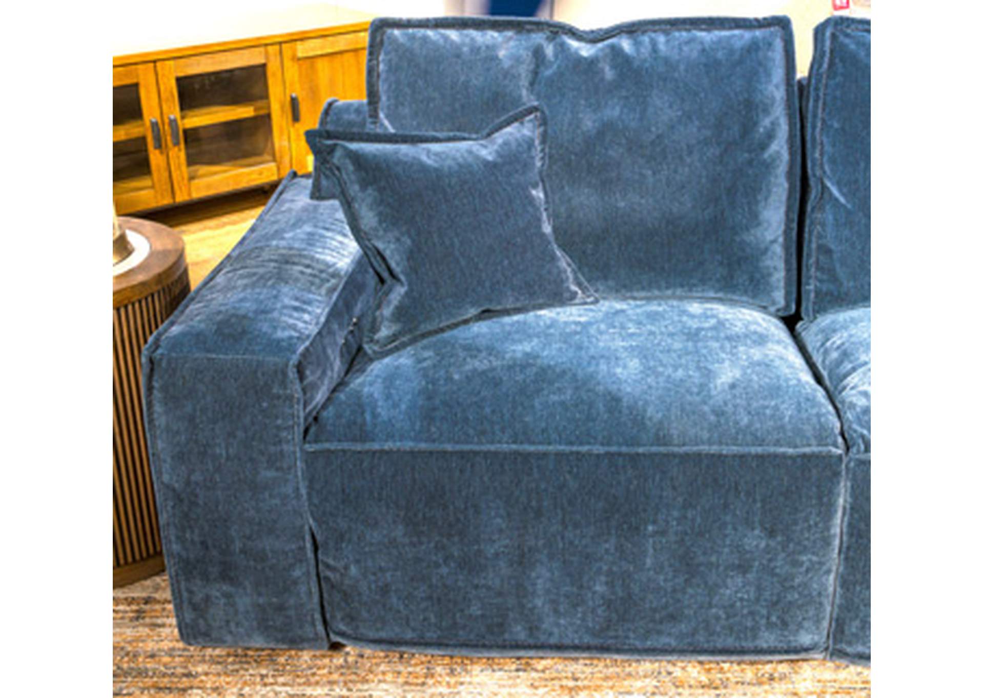 Renlee 5-Piece Power Reclining Sectional image 2