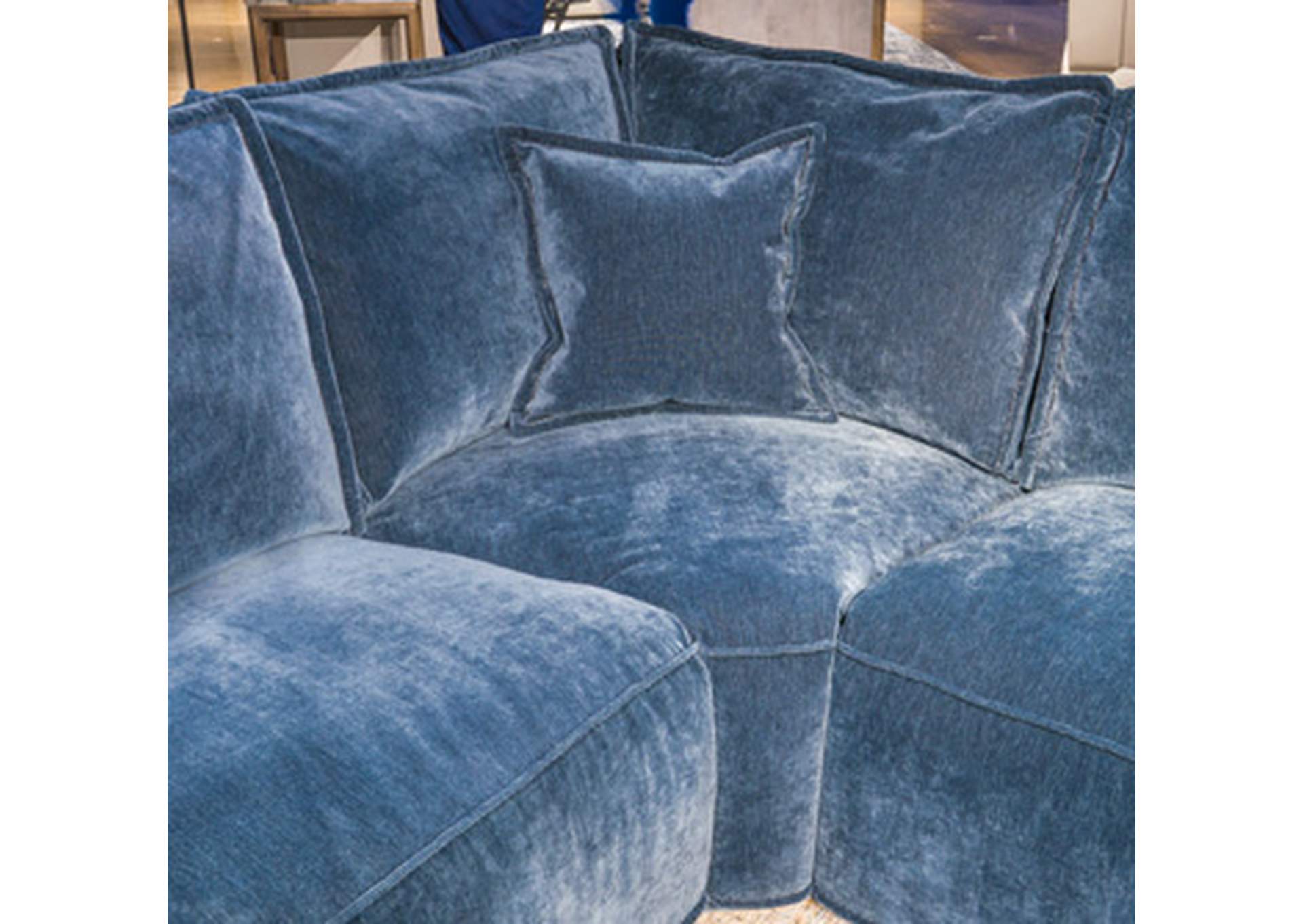 Renlee 5-Piece Power Reclining Sectional image 4