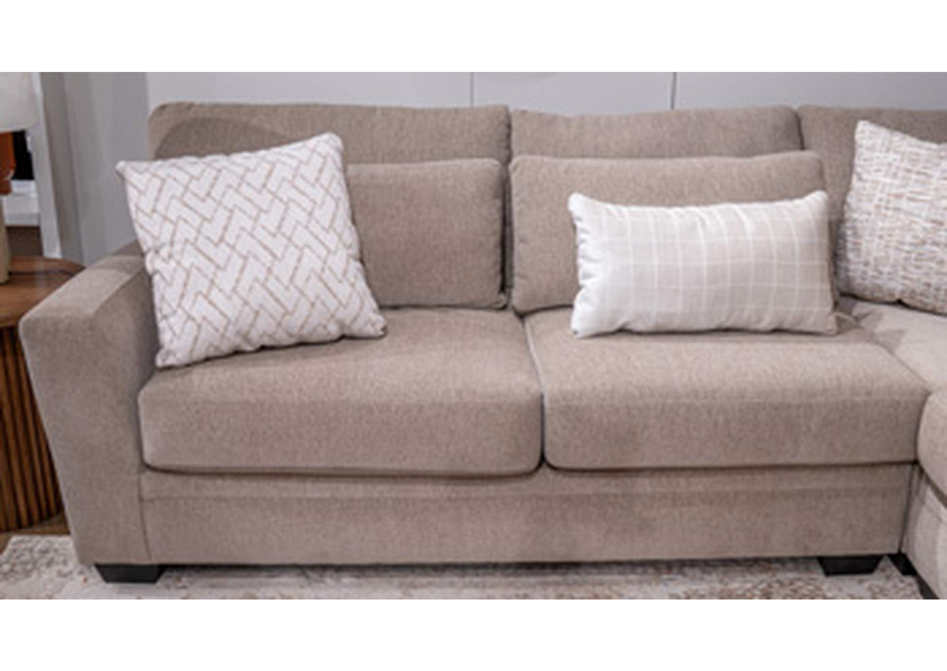 Korvelle 2-Piece Sectional Sofa Chaise image 2