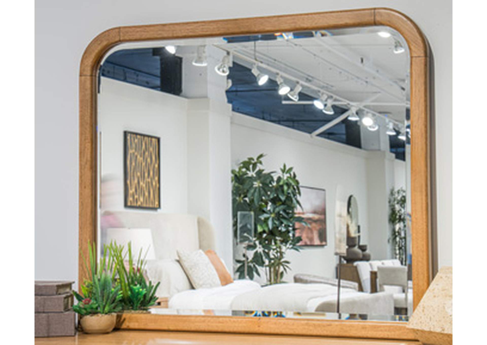 Pamaria Dresser and Mirror image 2