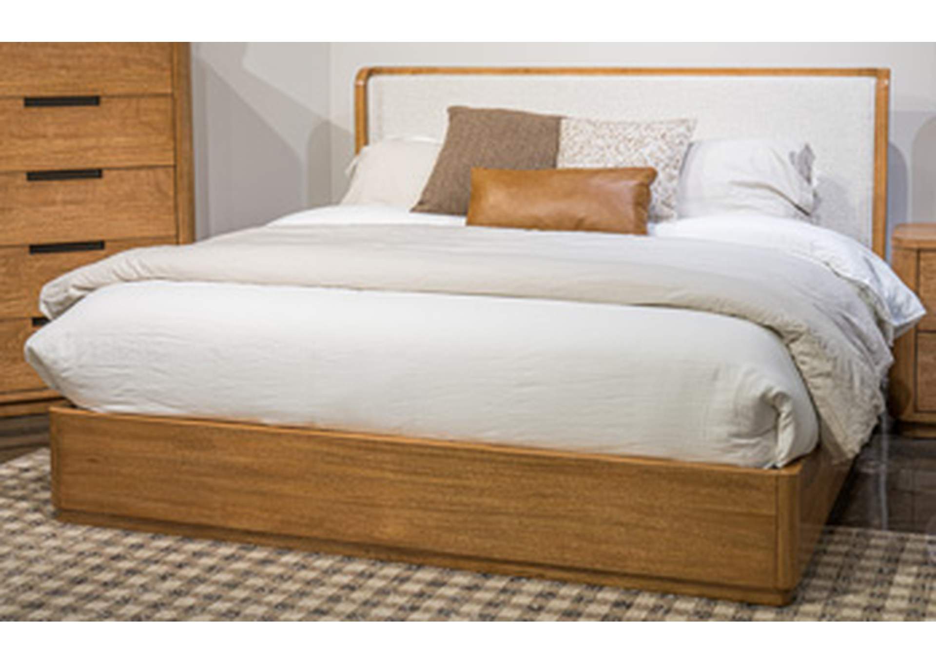 Pamaria Queen Upholstered Bed image 1