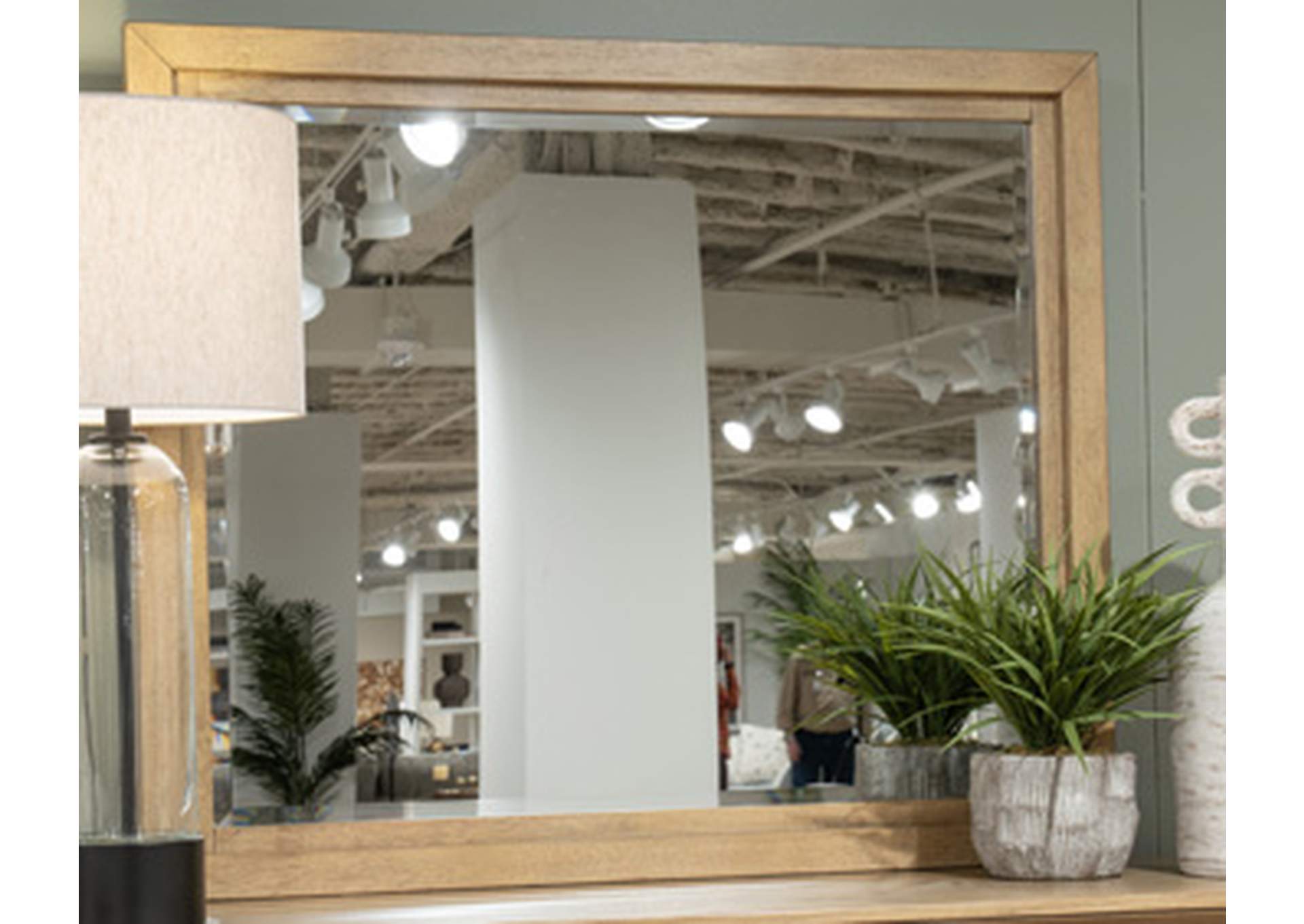 Mirlanda Dresser and Mirror image 2