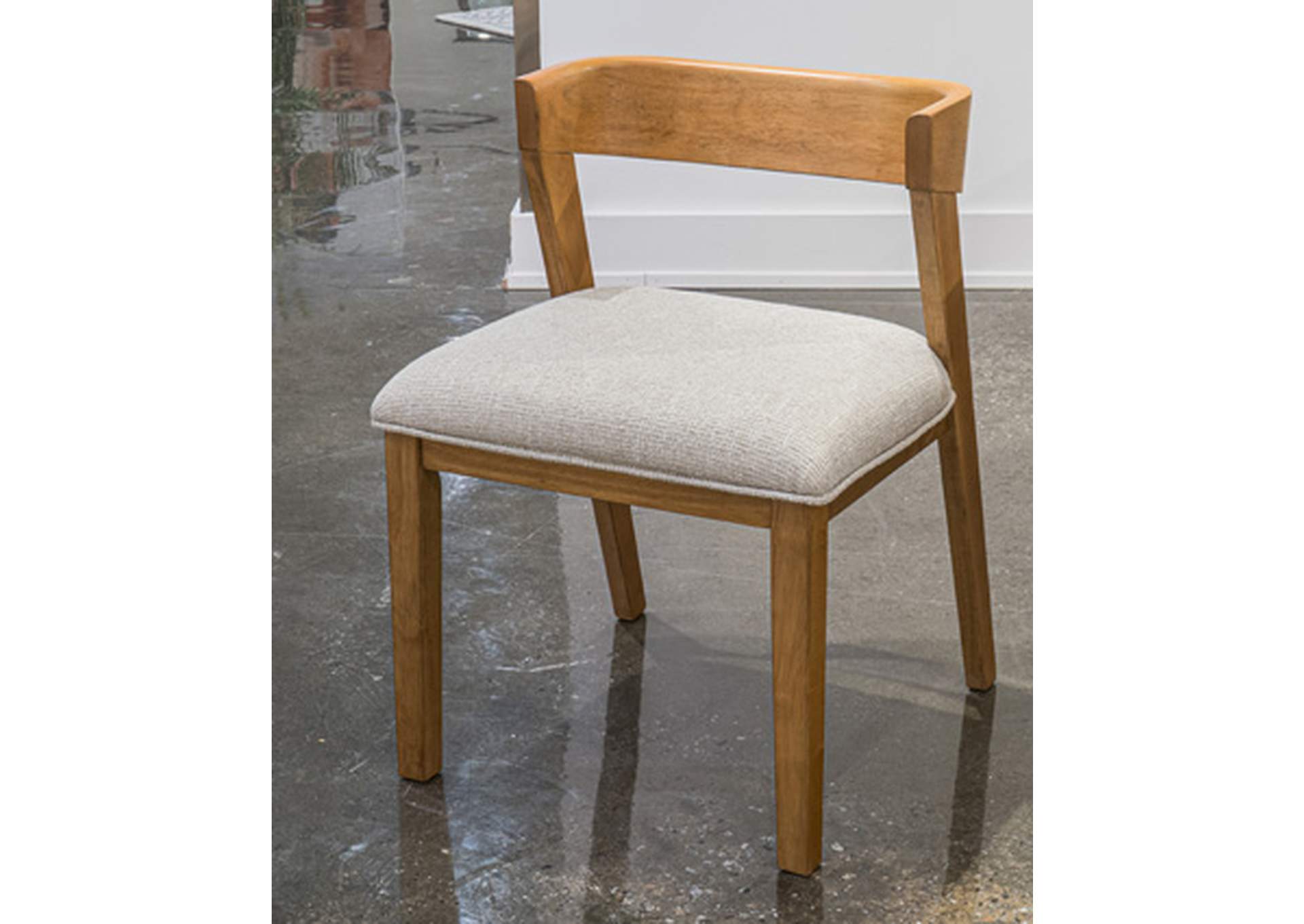Pamaria Dining Chair image 1