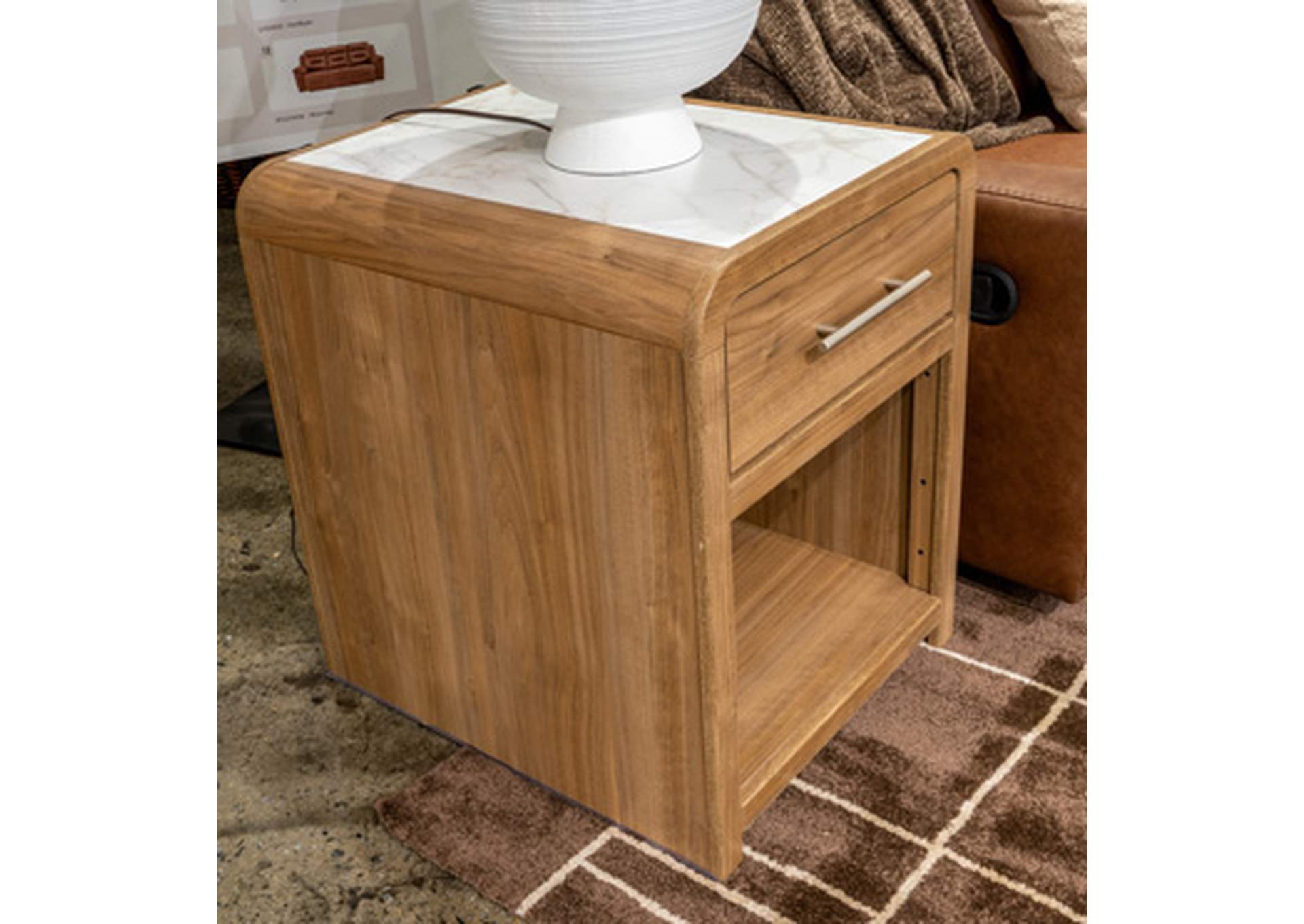 Dovander End Table image 1