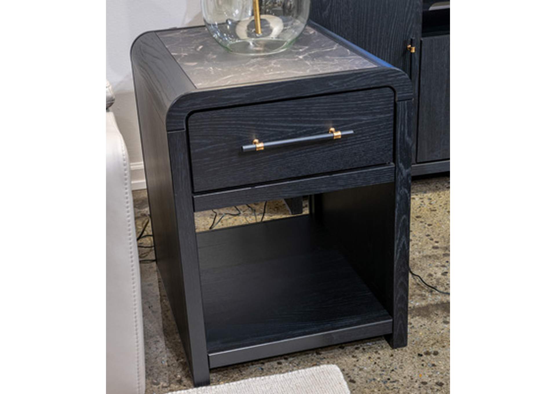 Clanden End Table image 1