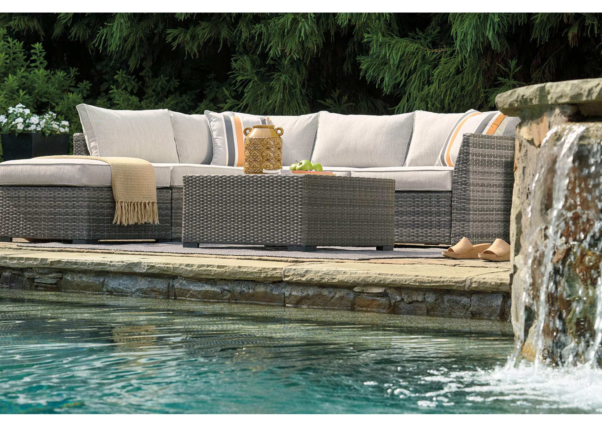 Cherry Point 4-piece Outdoor Sectional Set