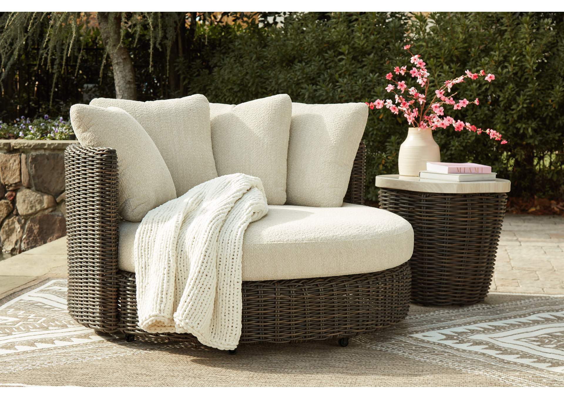Kimora Outdoor Swivel Lounge Chair with Cushion