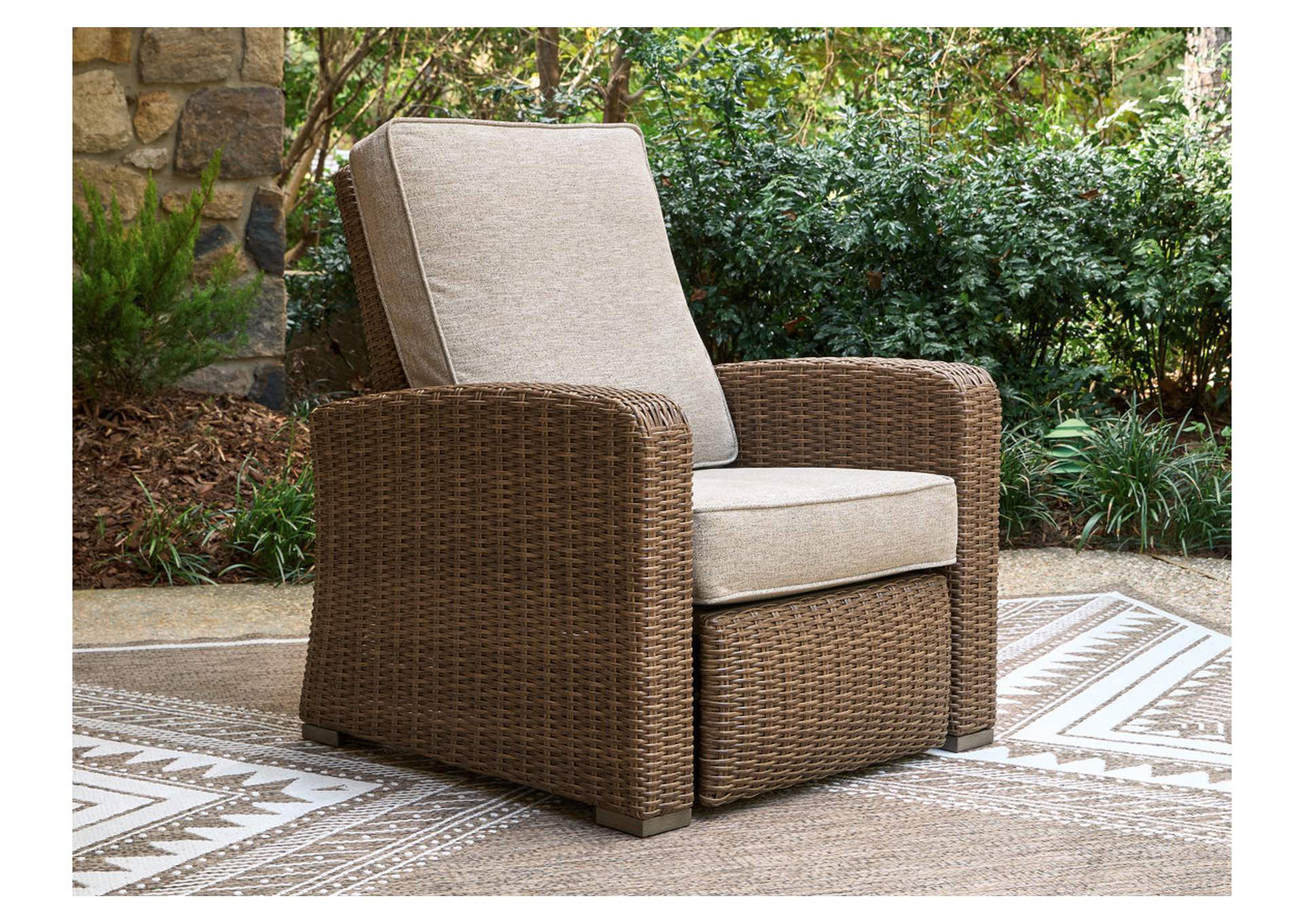 Laguna Heights Outdoor Recliner image 2