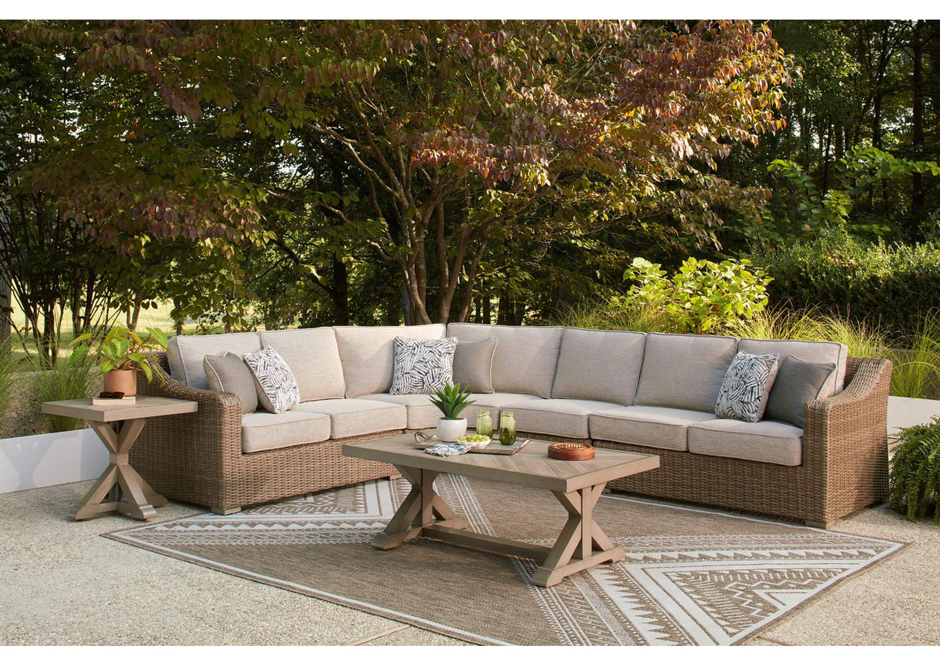 Laguna Heights 4-Piece Outdoor Sectional image 2